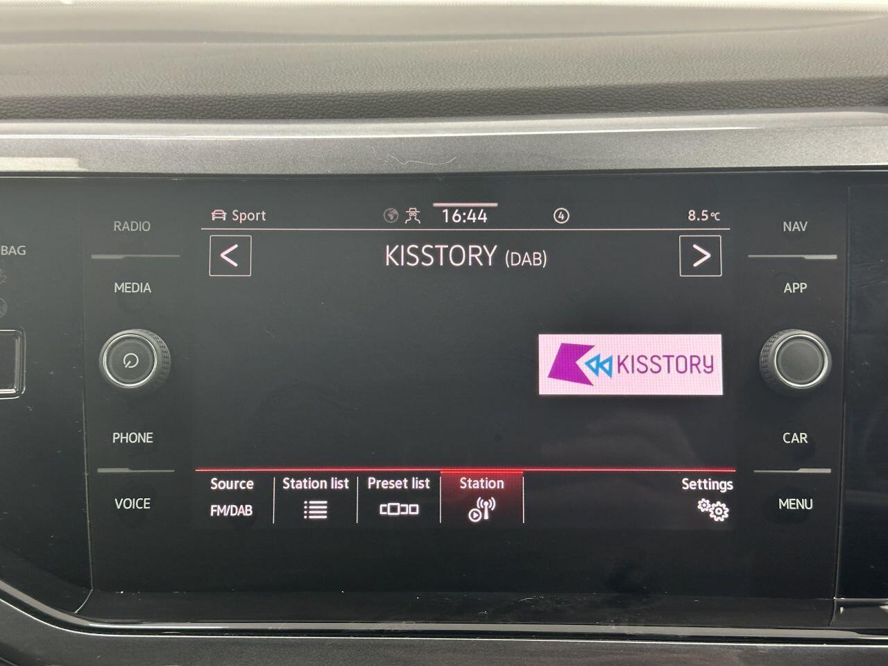 Volkswagen Polo - Image 25