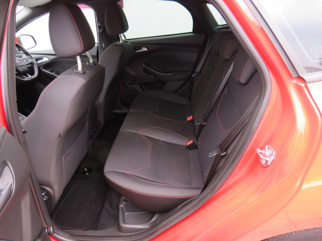 Ford Focus - Image 11