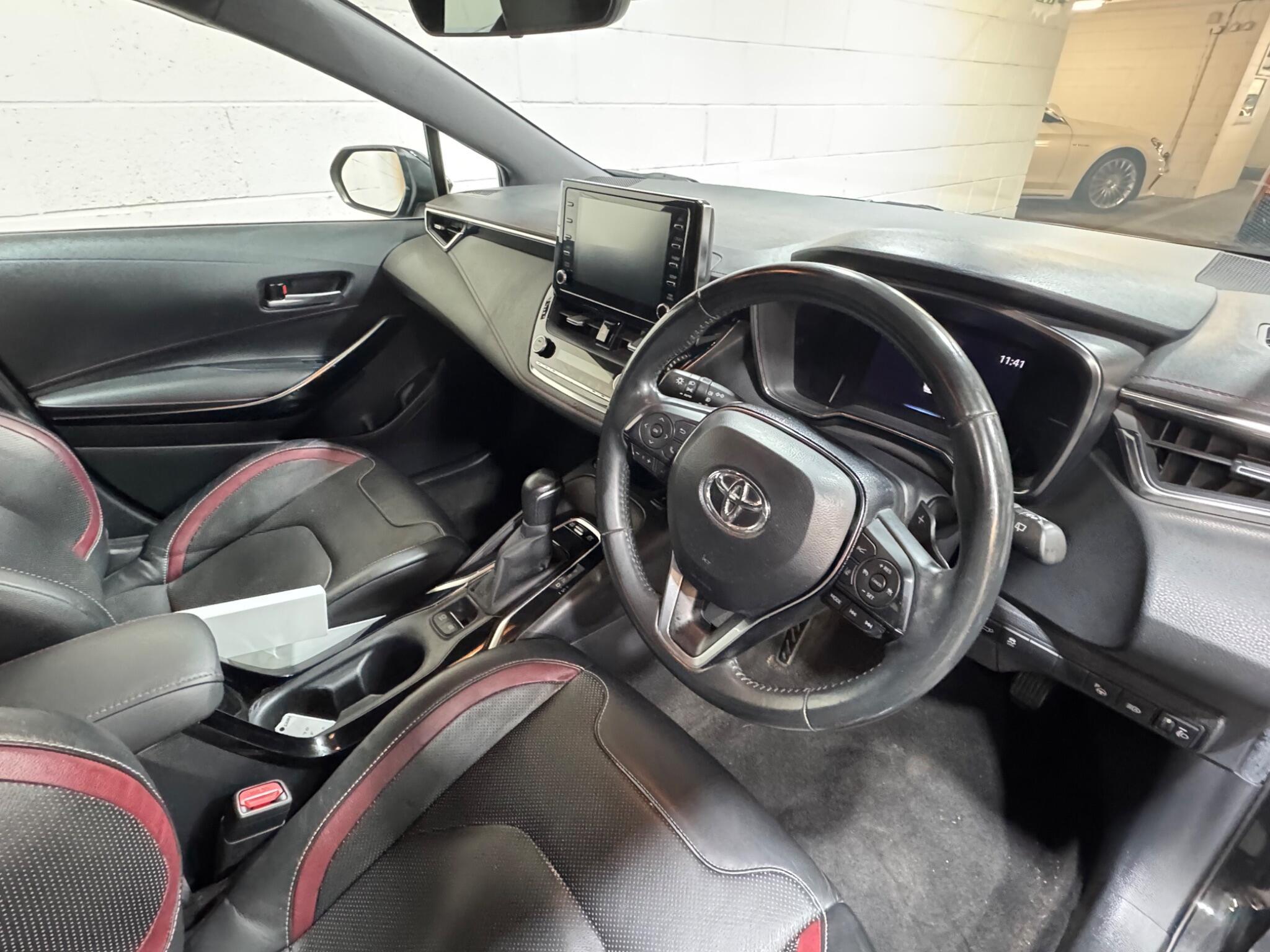 Toyota Corolla - Image 8
