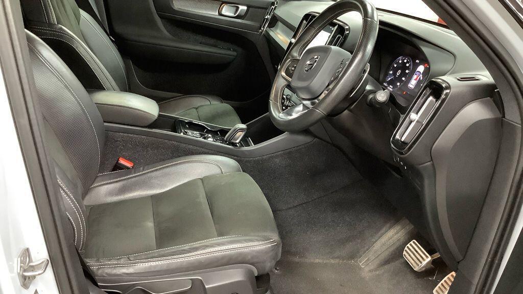 Volvo XC40 - Image 2