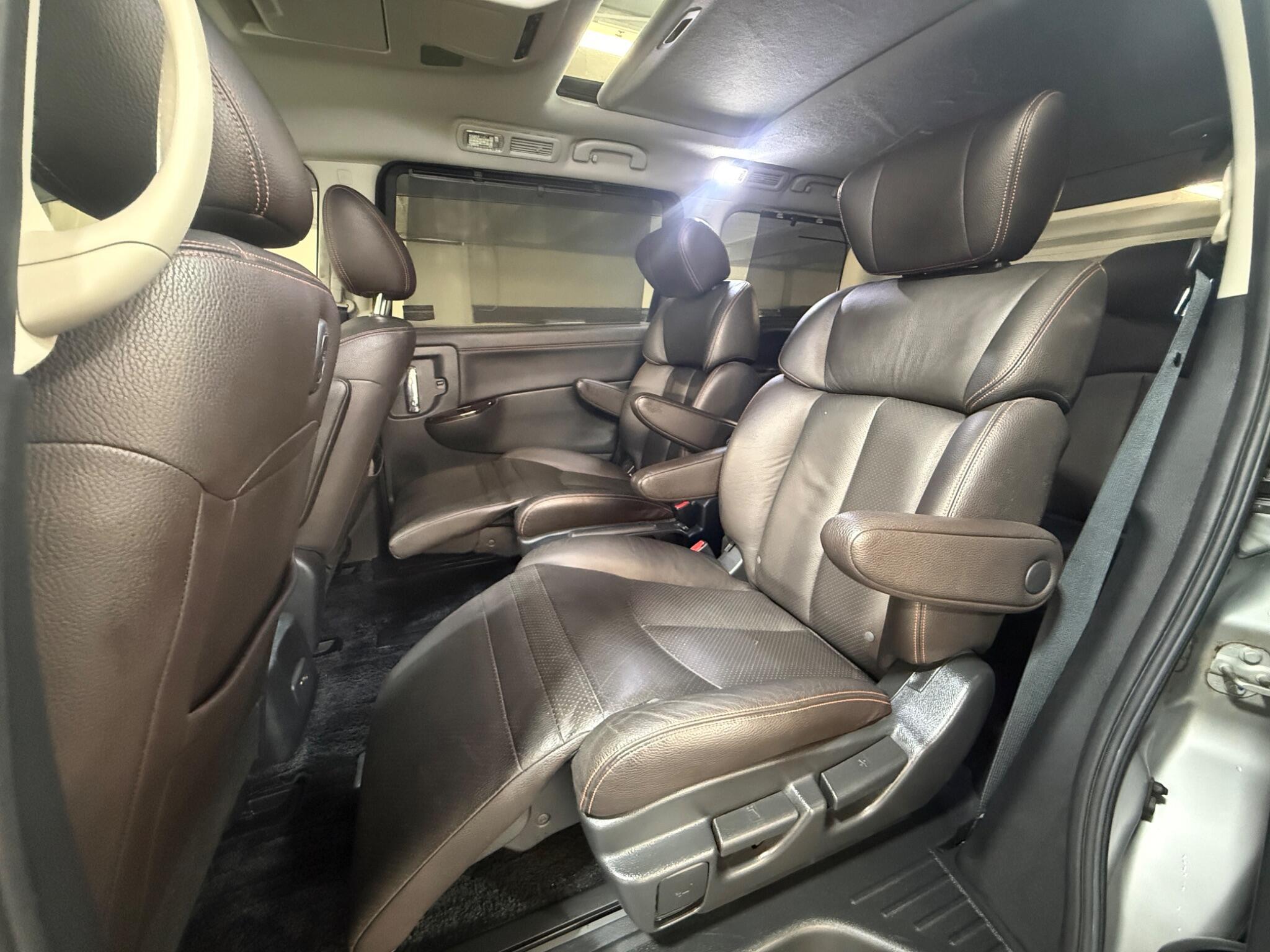 Nissan Elgrand - Image 16