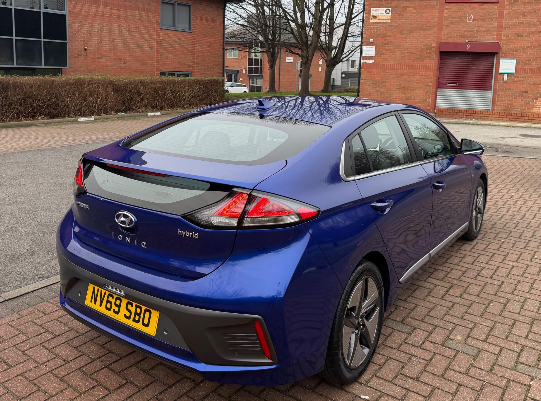 Hyundai Ioniq - Image 32