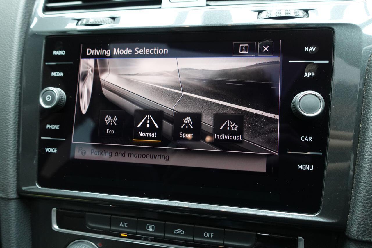 Volkswagen Golf - Image 12