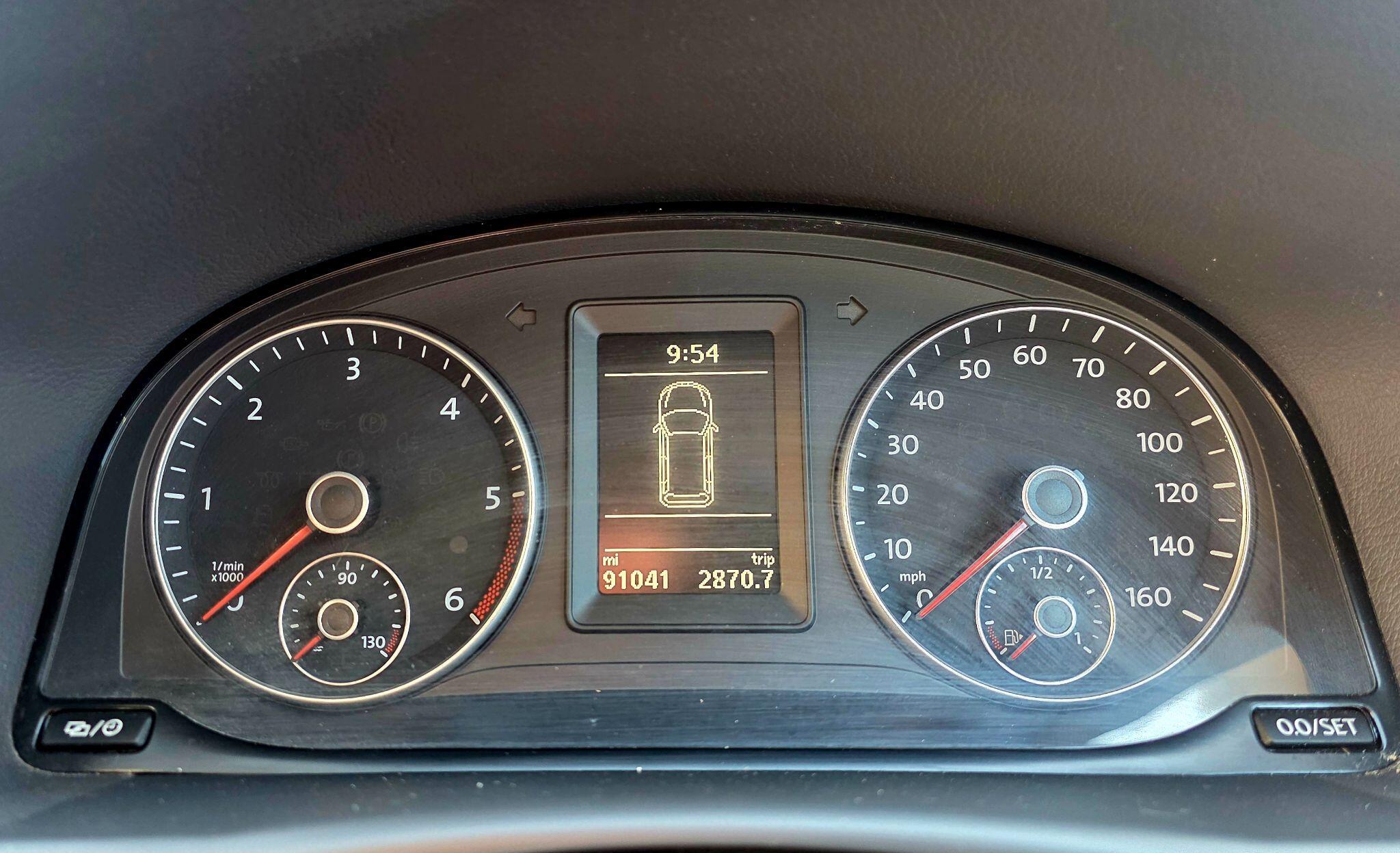 Volkswagen Touran - Image 30