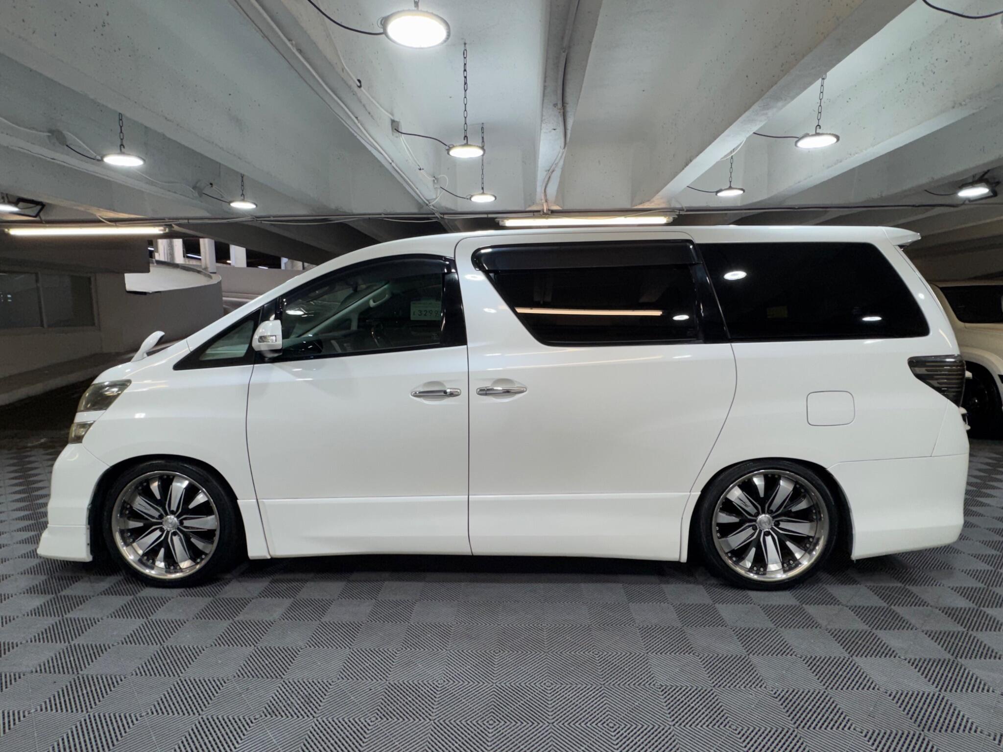 Toyota Vellfire - Image 2