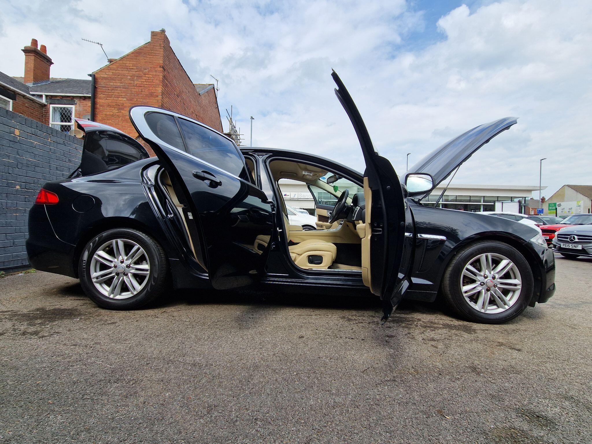 Jaguar XF - Image 22