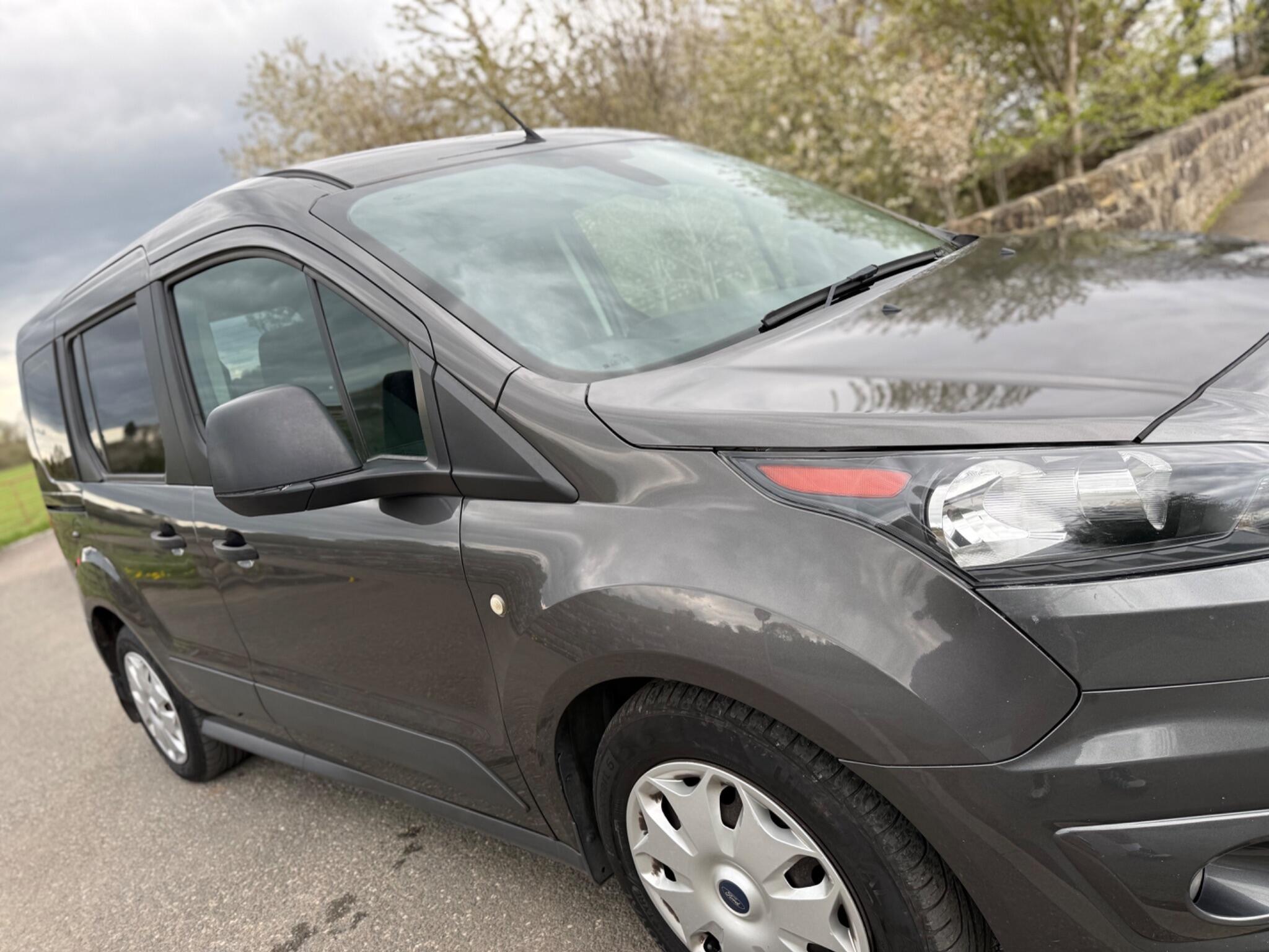 Ford Tourneo Connect - Image 13