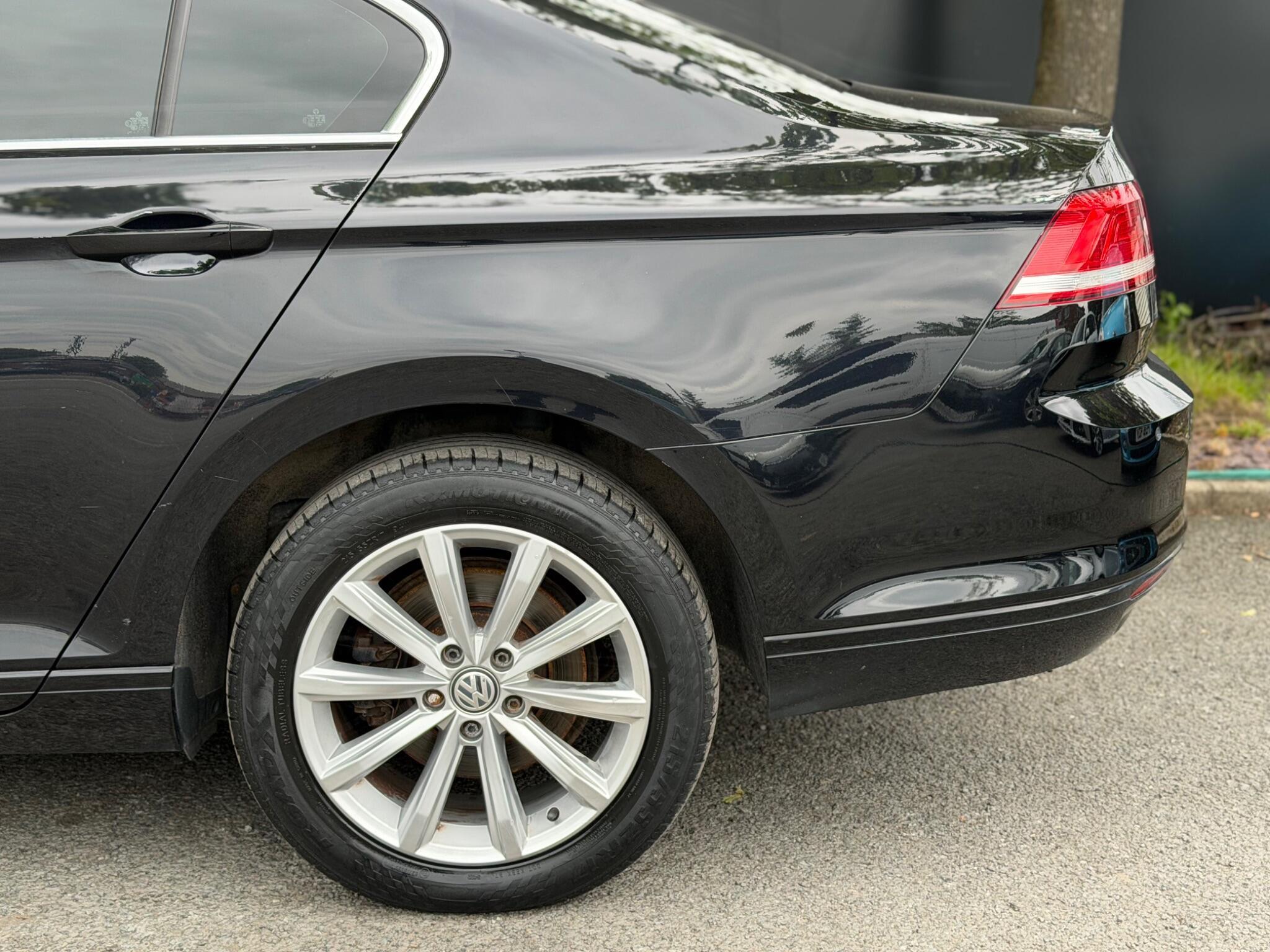 Volkswagen Passat - Image 8