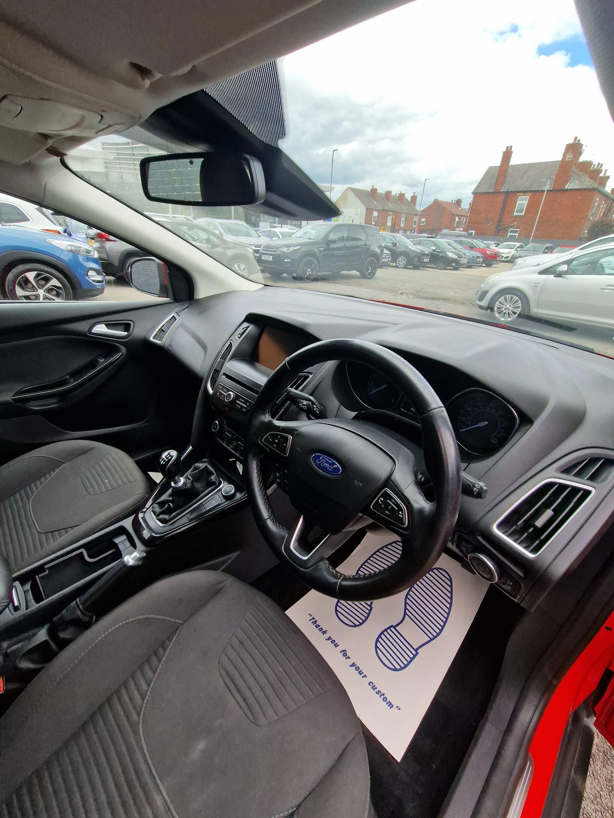 Ford Focus - Image 30