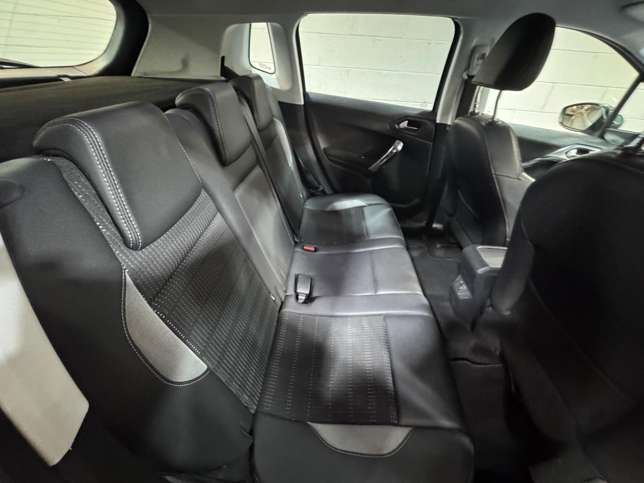Peugeot 2008 - Image 11