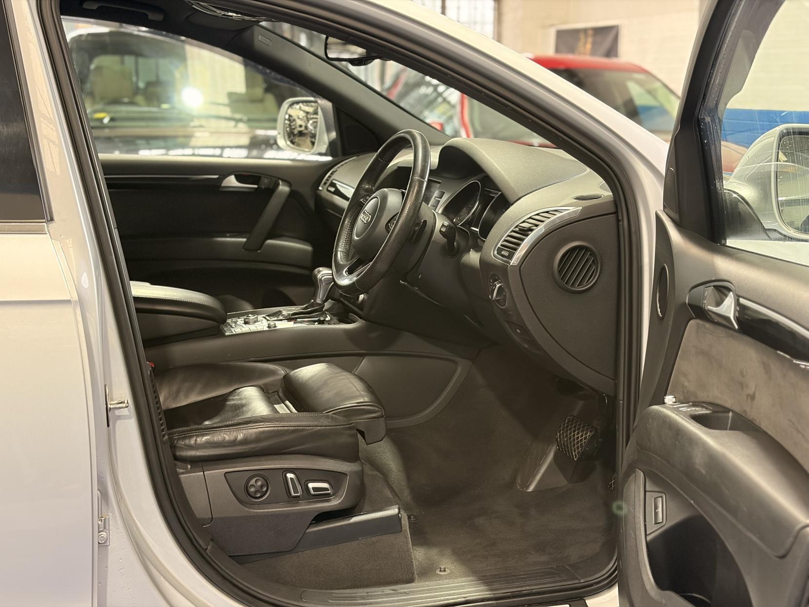 Audi Q7 - Image 20