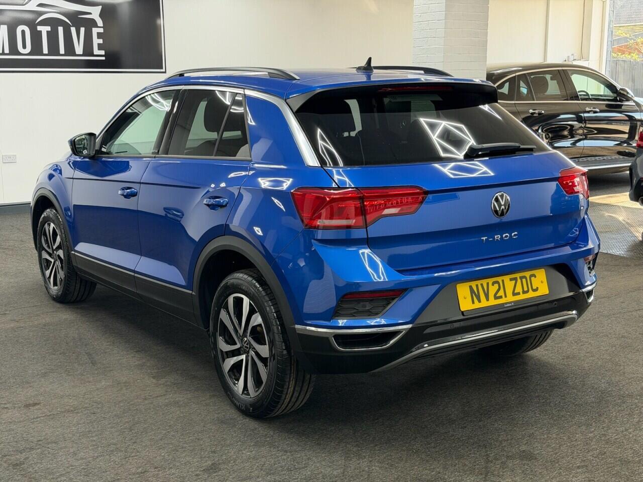 Volkswagen T-Roc - Image 8