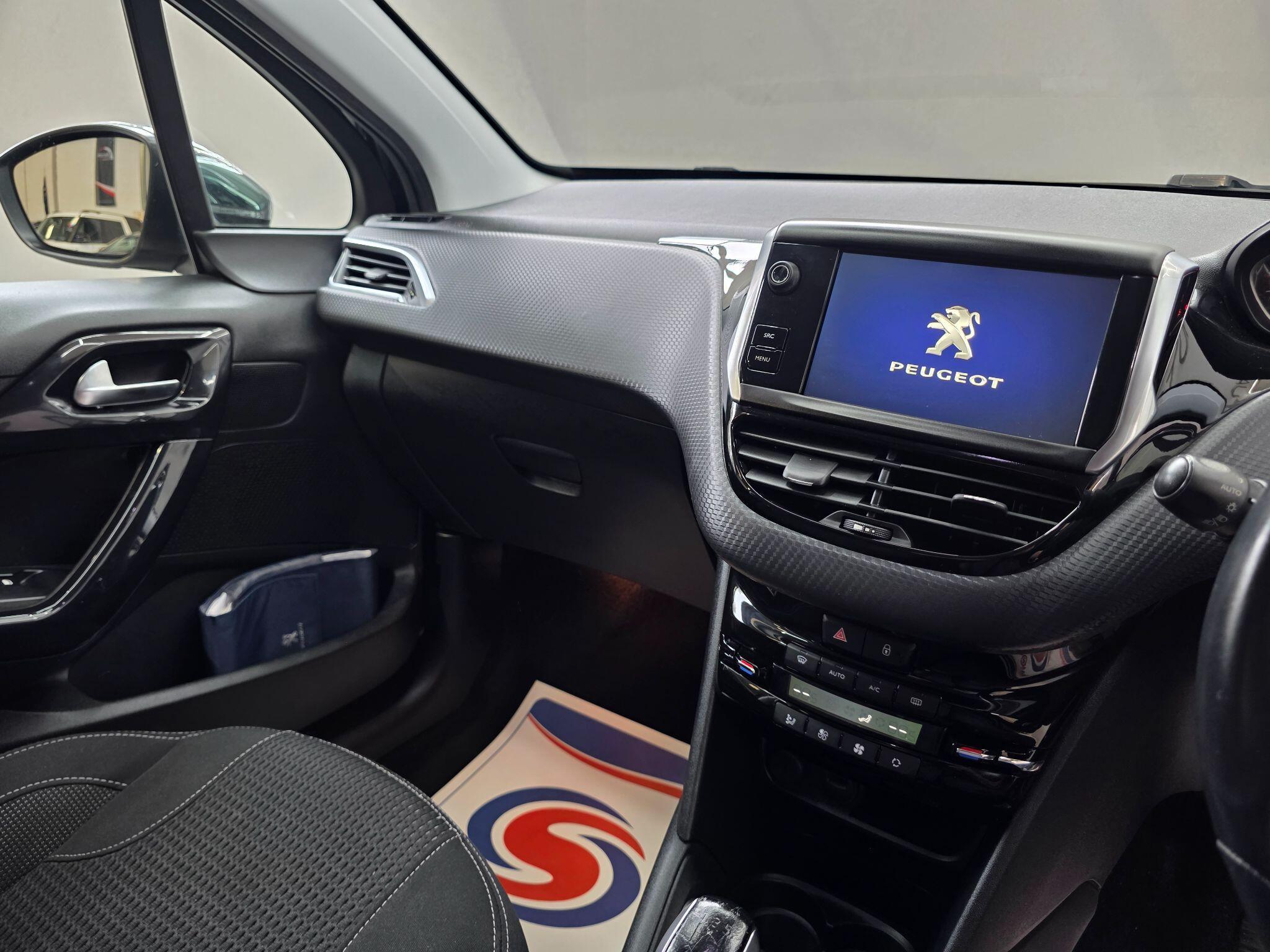 Peugeot 208 - Image 16