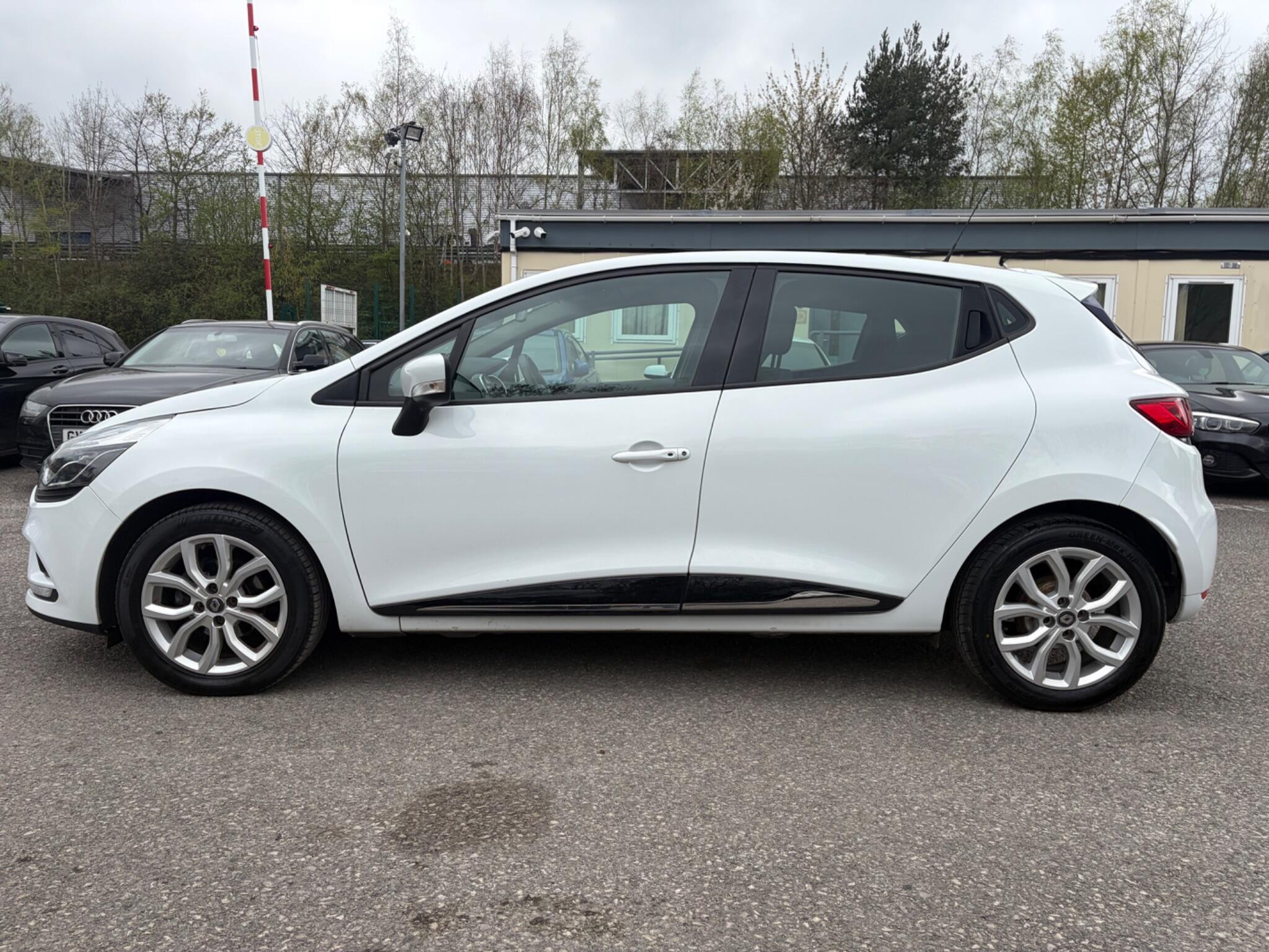 Renault Clio - Image 11