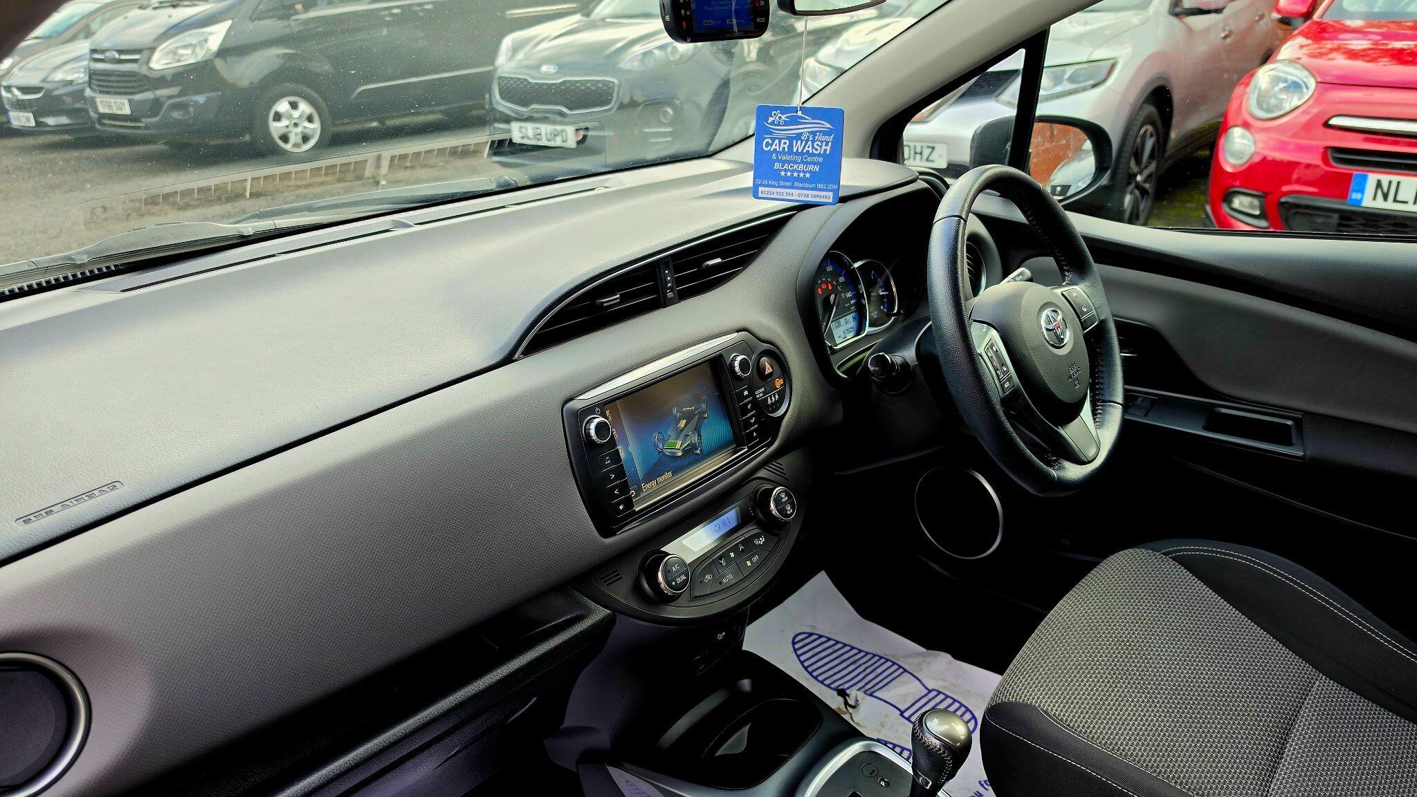 Toyota Yaris - Image 13