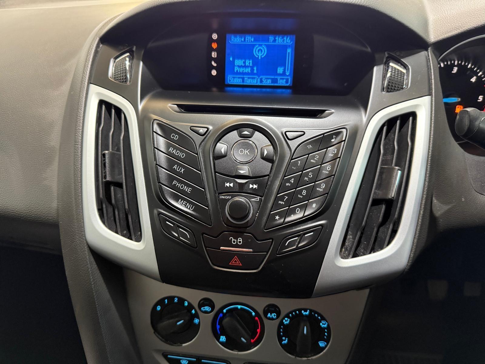 Ford Focus - Image 44