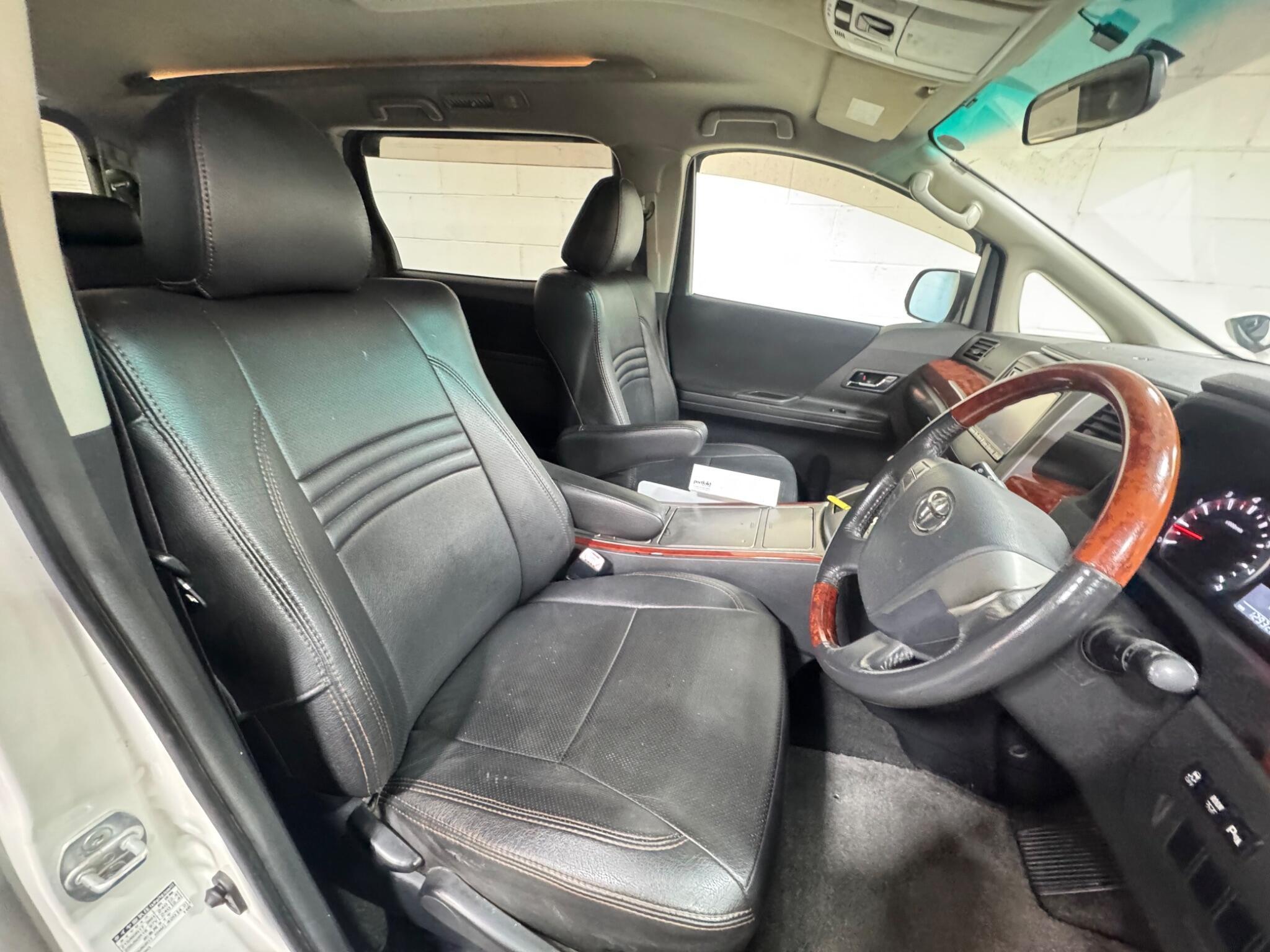 Toyota Alphard - Image 8