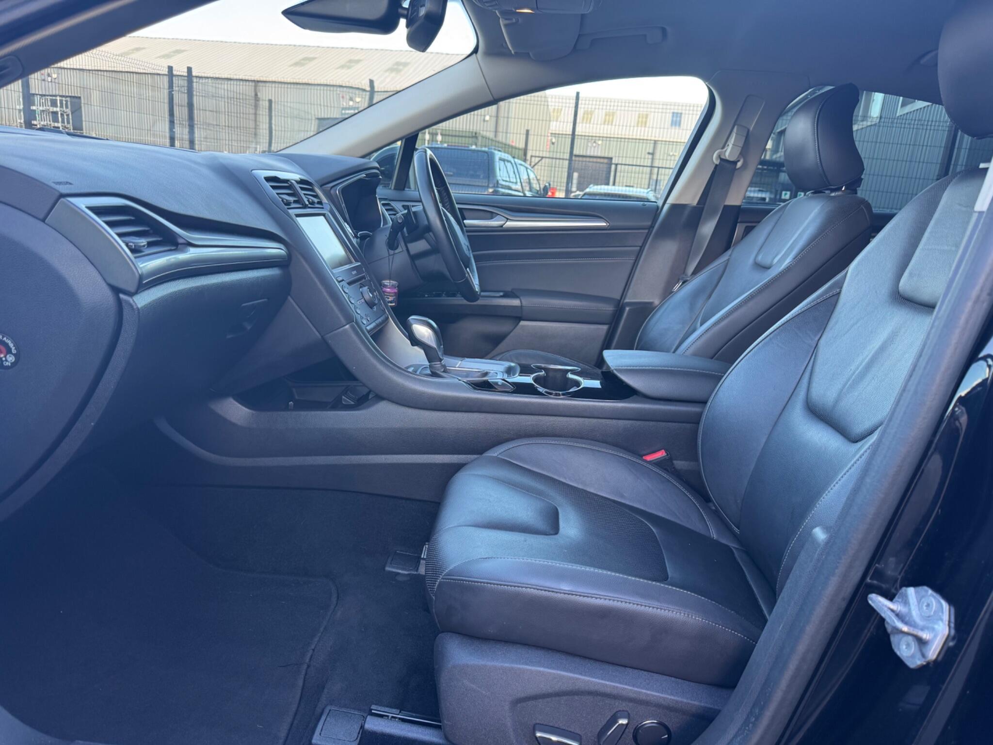 Ford Mondeo - Image 17