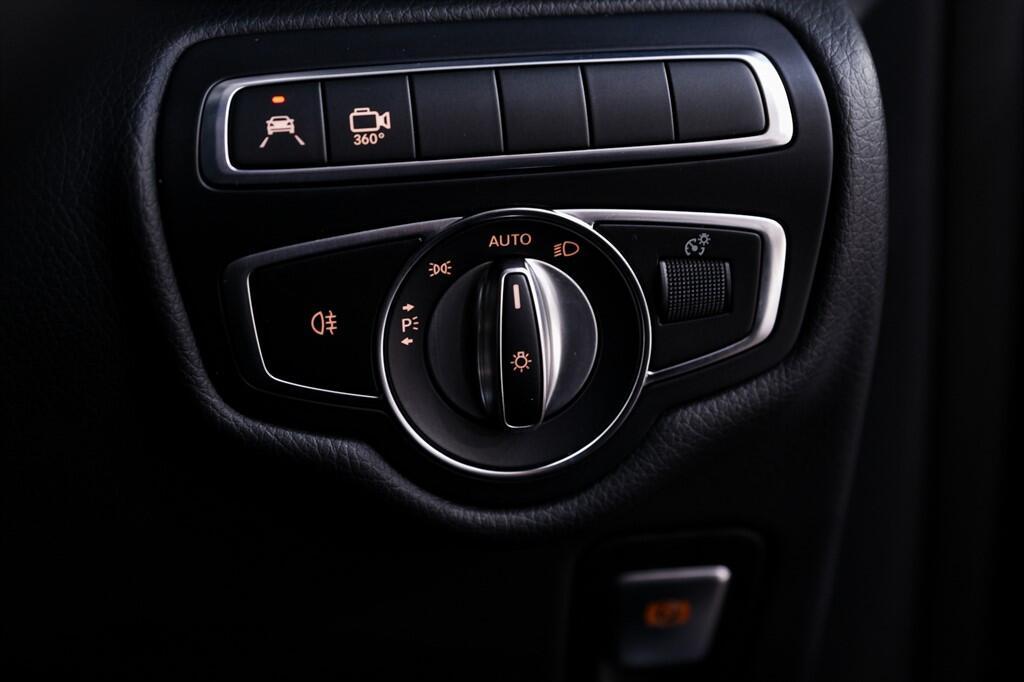 Mercedes V Class - Image 33