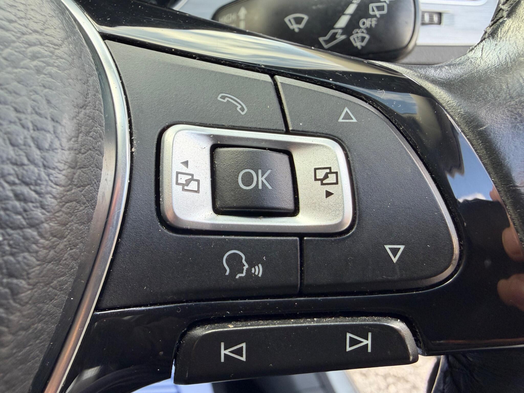 Volkswagen Golf - Image 24