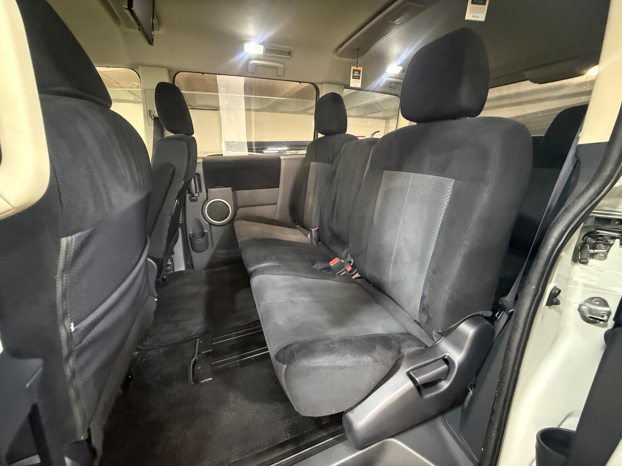 Mitsubishi Delica - Image 13