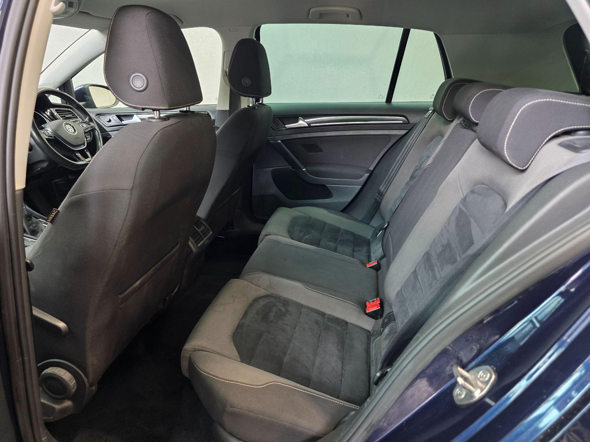 Volkswagen Golf - Image 29