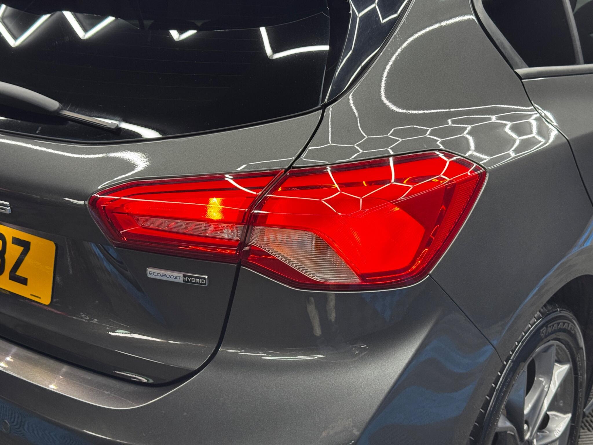 Ford Focus - Image 42