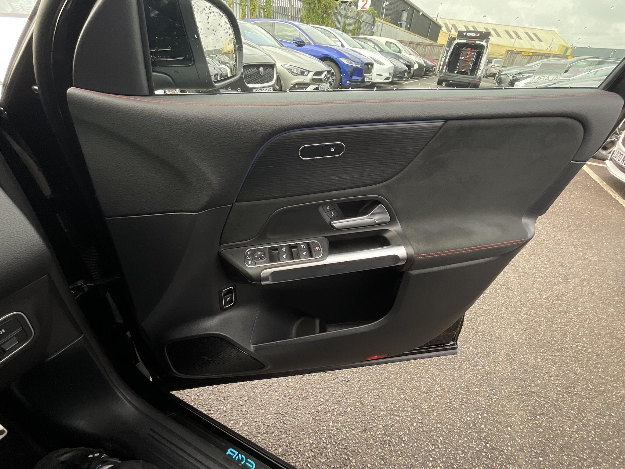 Mercedes Eqb - Image 11