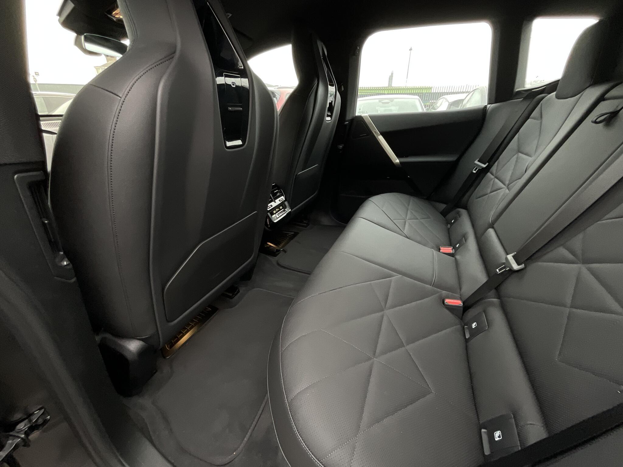 BMW IX - Image 13