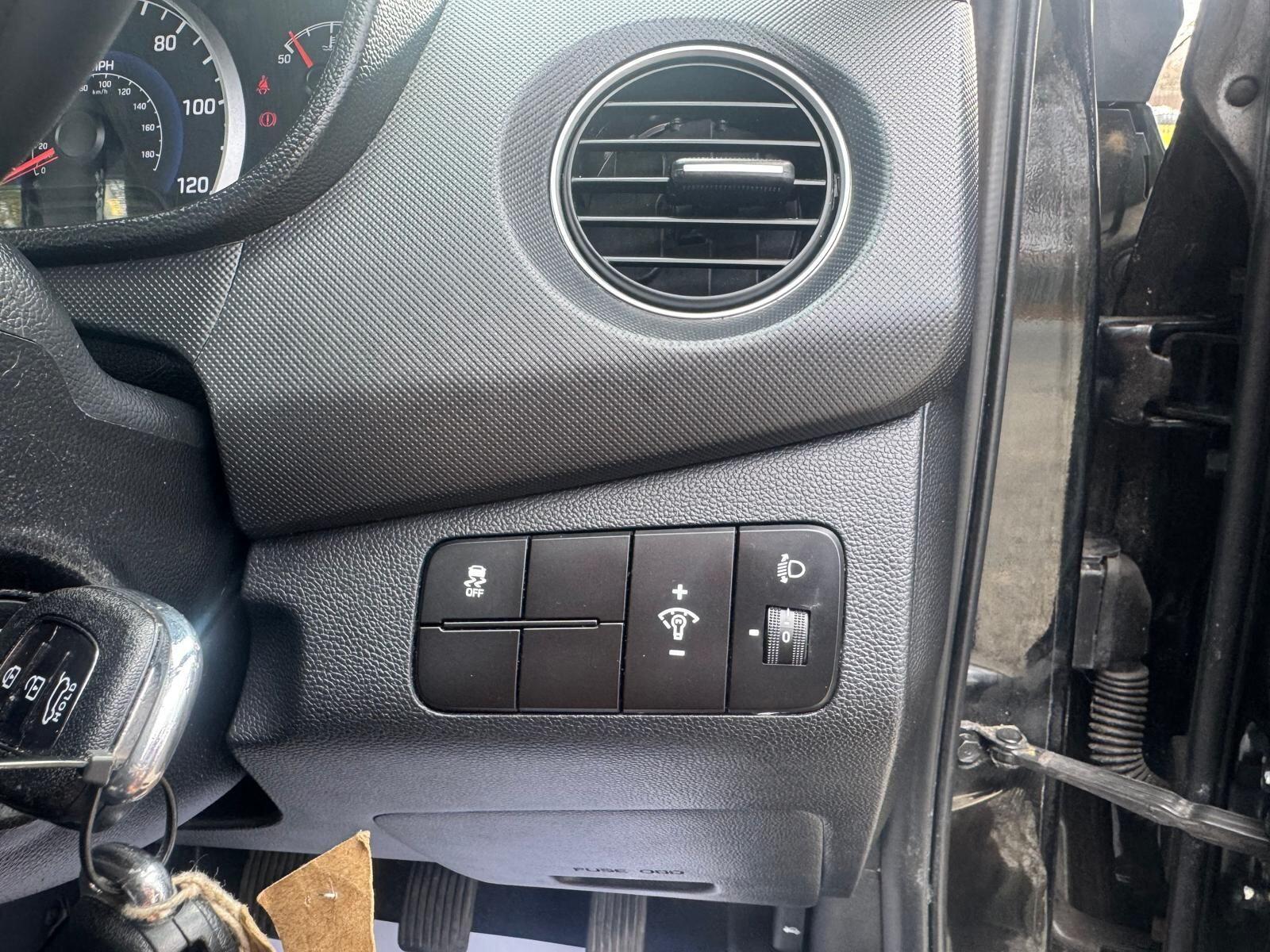 Hyundai i10 - Image 32