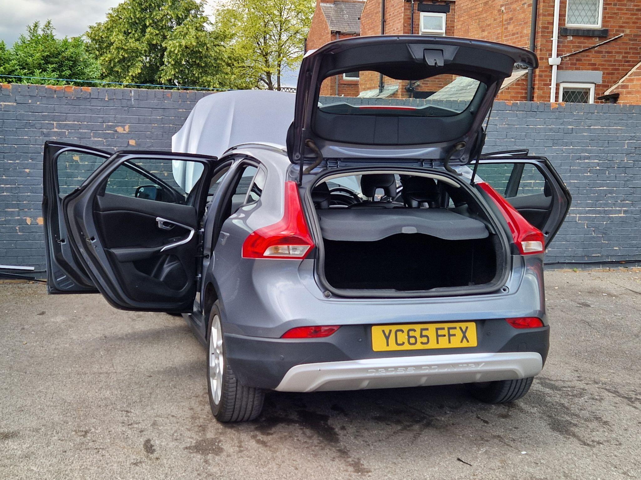 Volvo V40 CROSS COUNTRY - Image 12