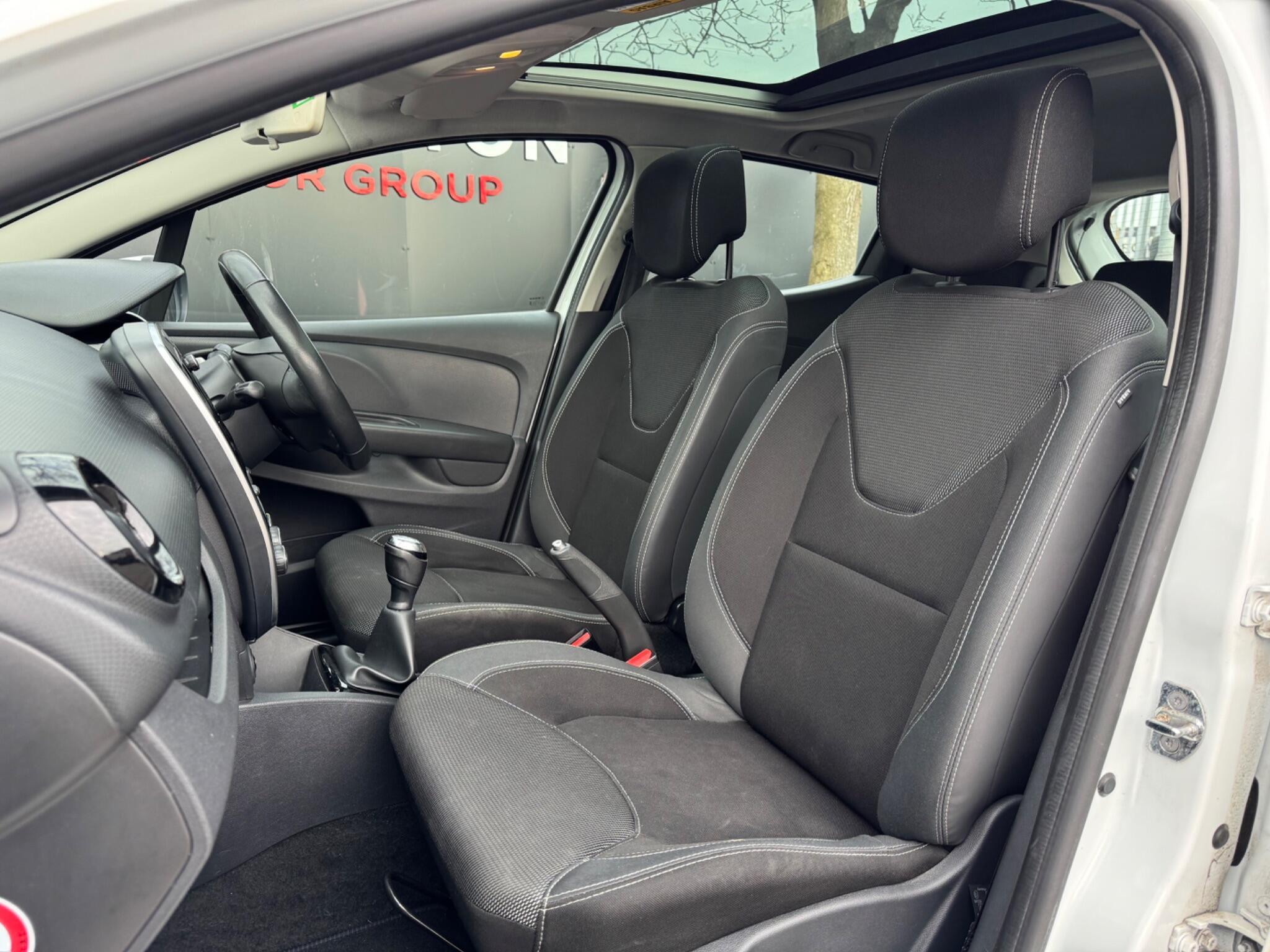 Renault Clio - Image 18