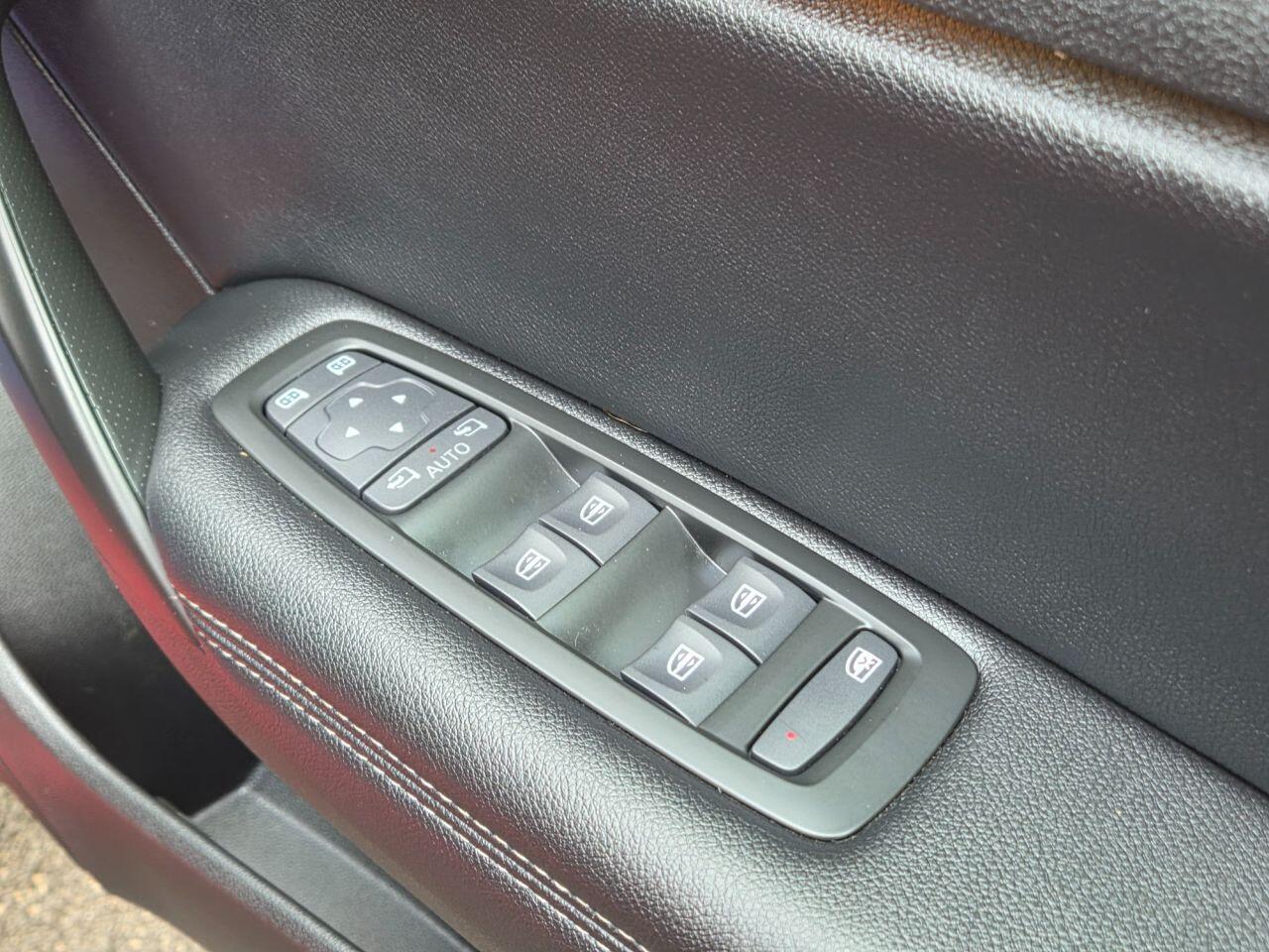 Renault Megane - Image 26