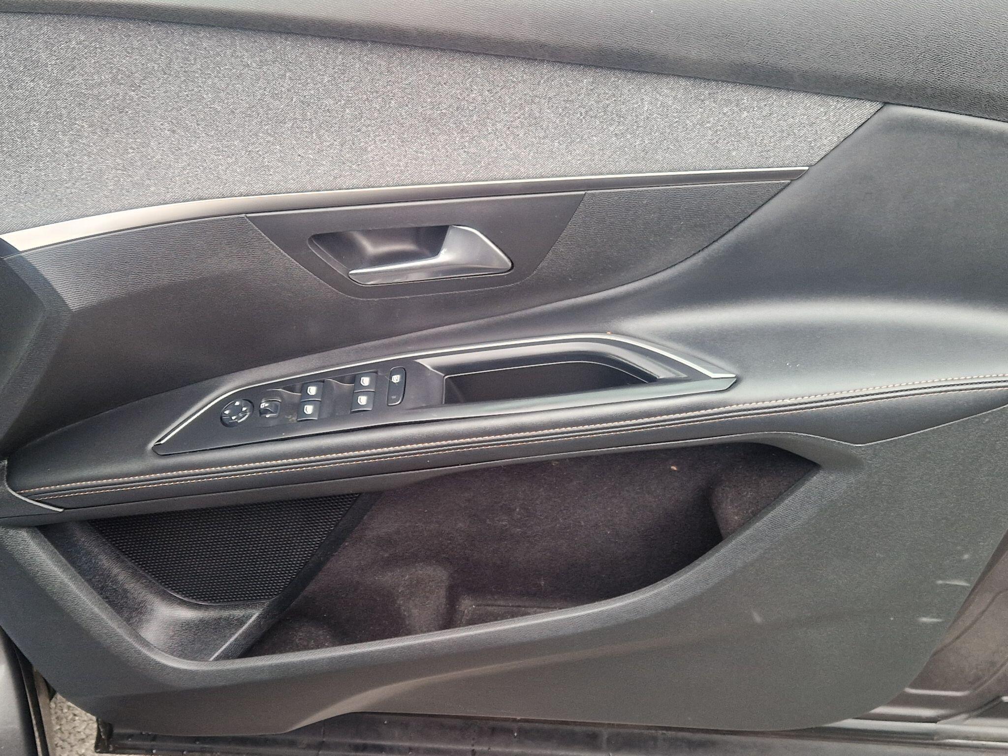 Peugeot 5008 - Image 32