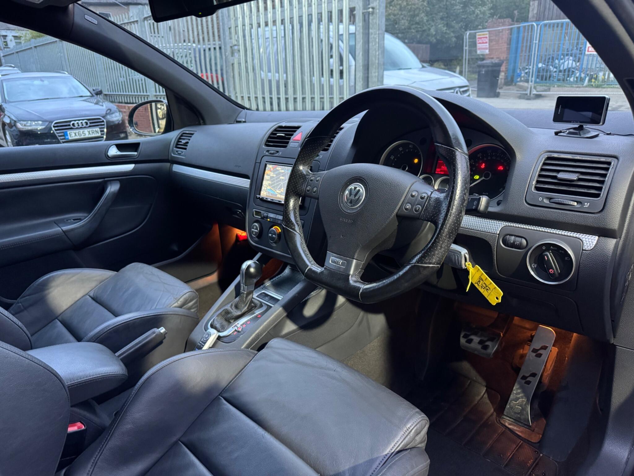 Volkswagen Golf - Image 11