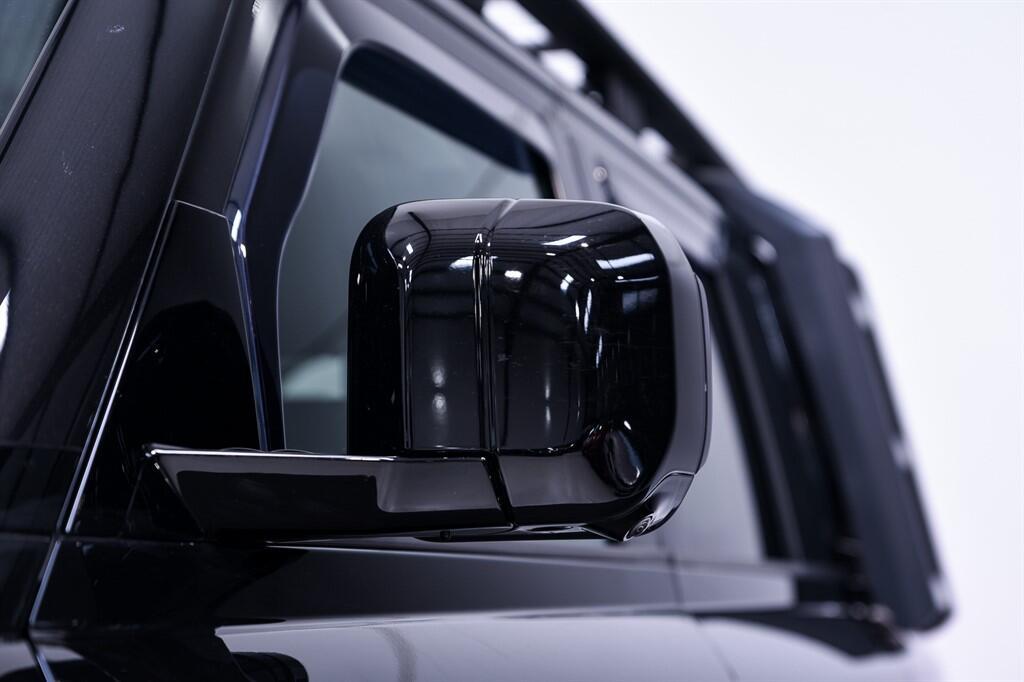 Land Rover Defender 110 - Image 9
