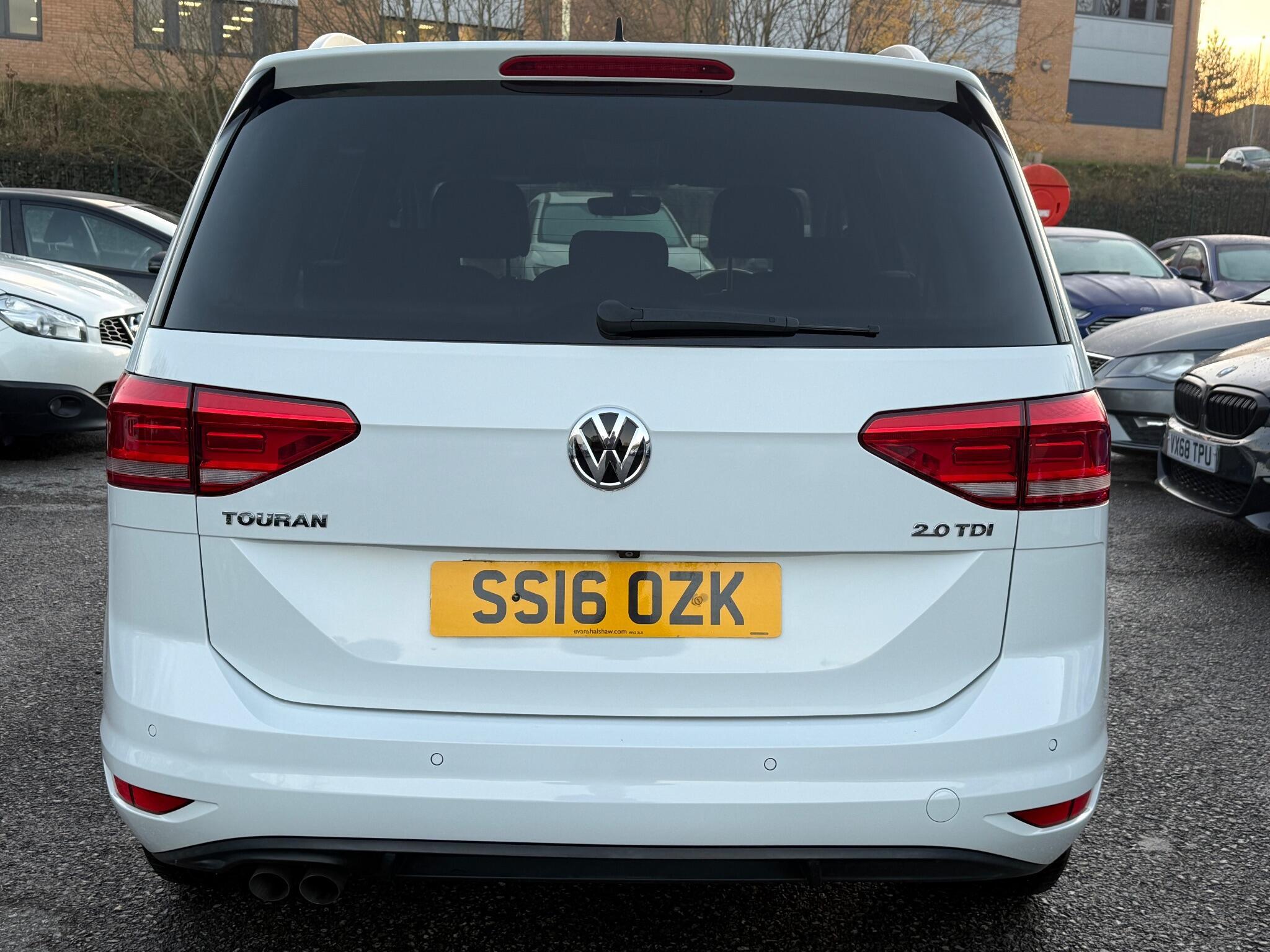 Volkswagen Touran - Image 11
