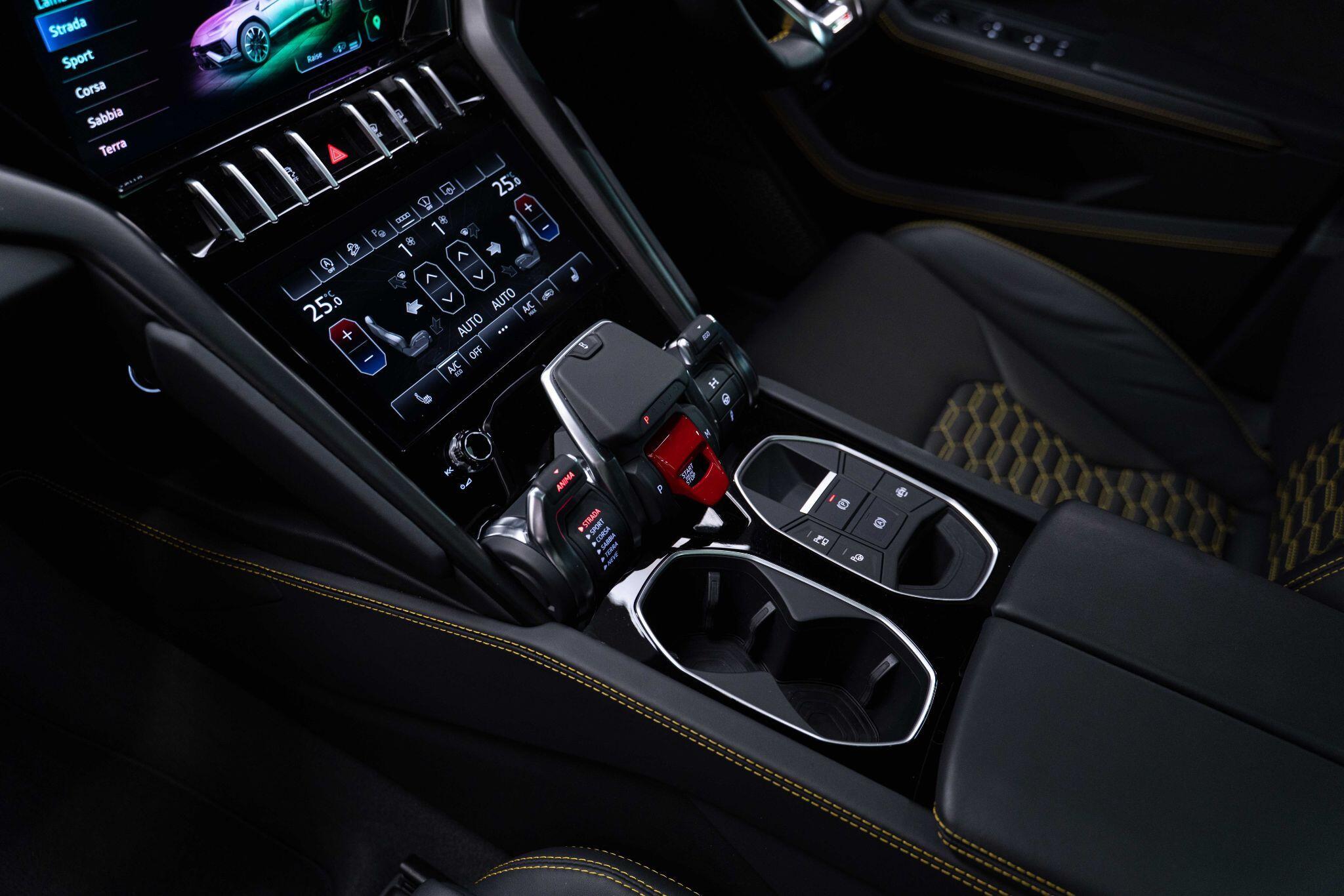 Lamborghini Urus - Image 11