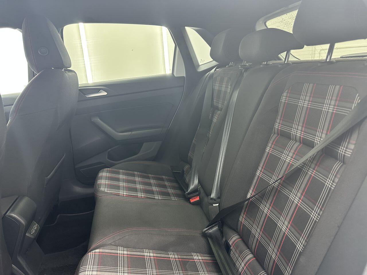 Volkswagen Polo - Image 15