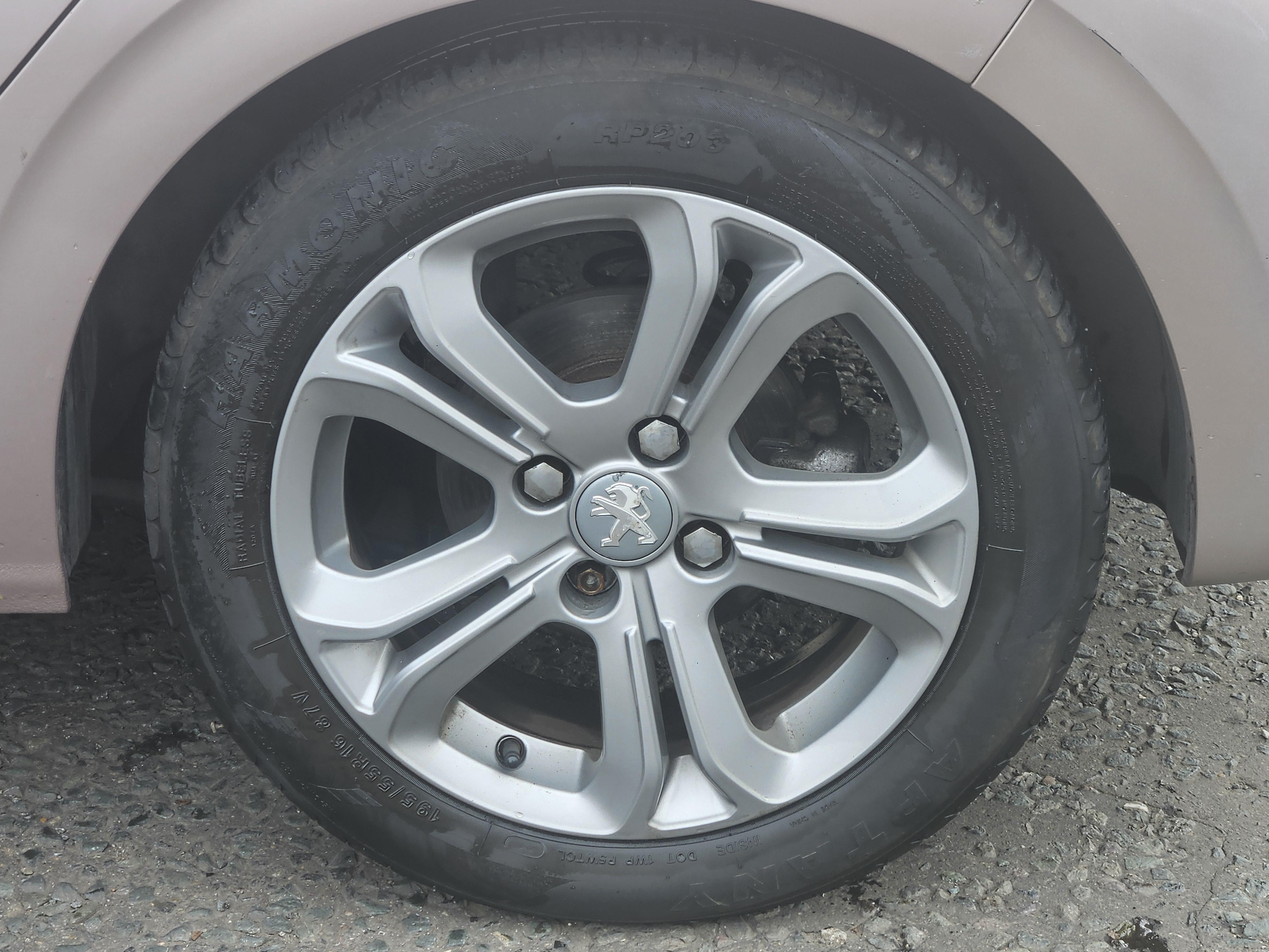 Peugeot 208 - Image 8