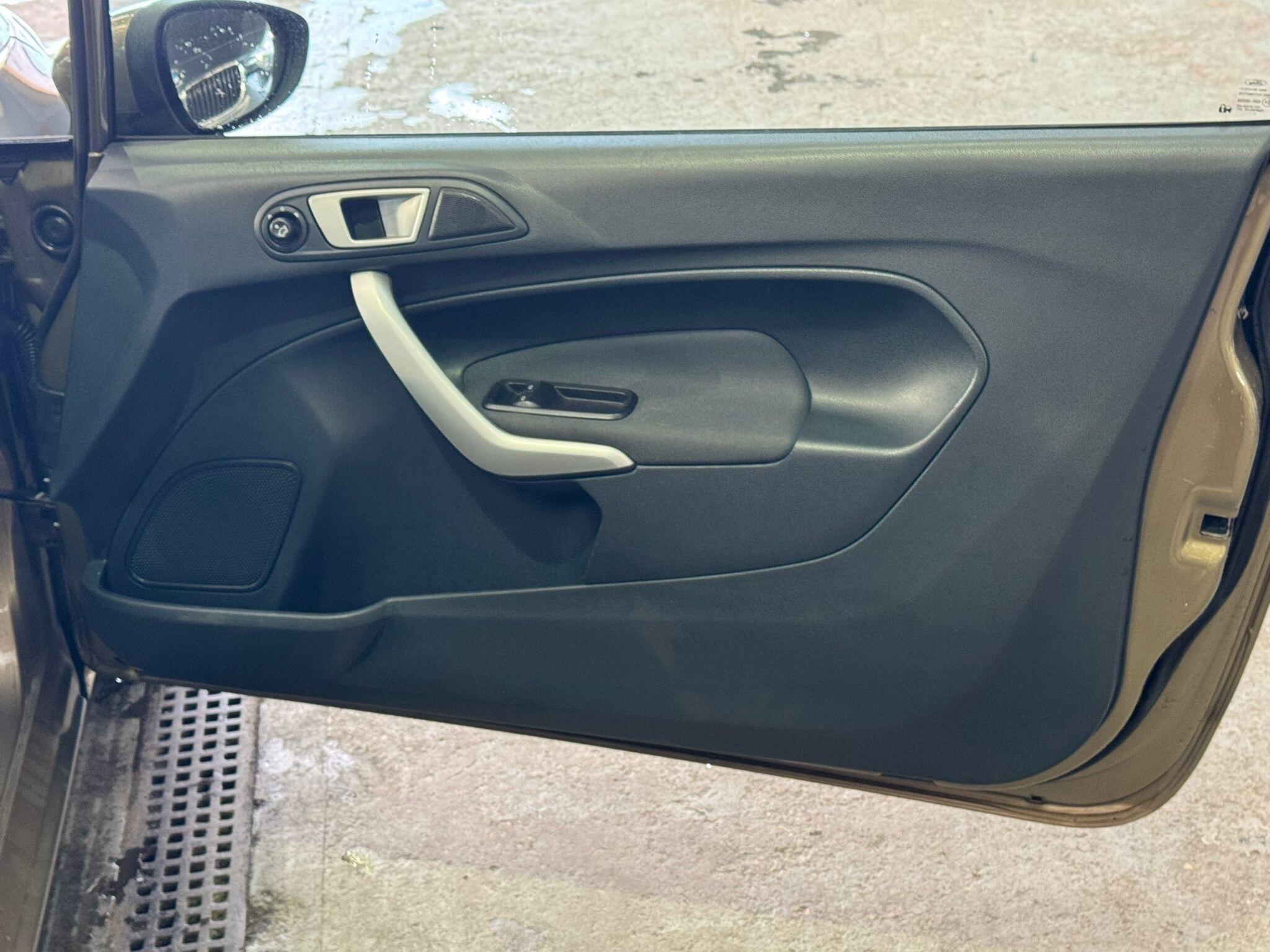 Ford Fiesta - Image 18