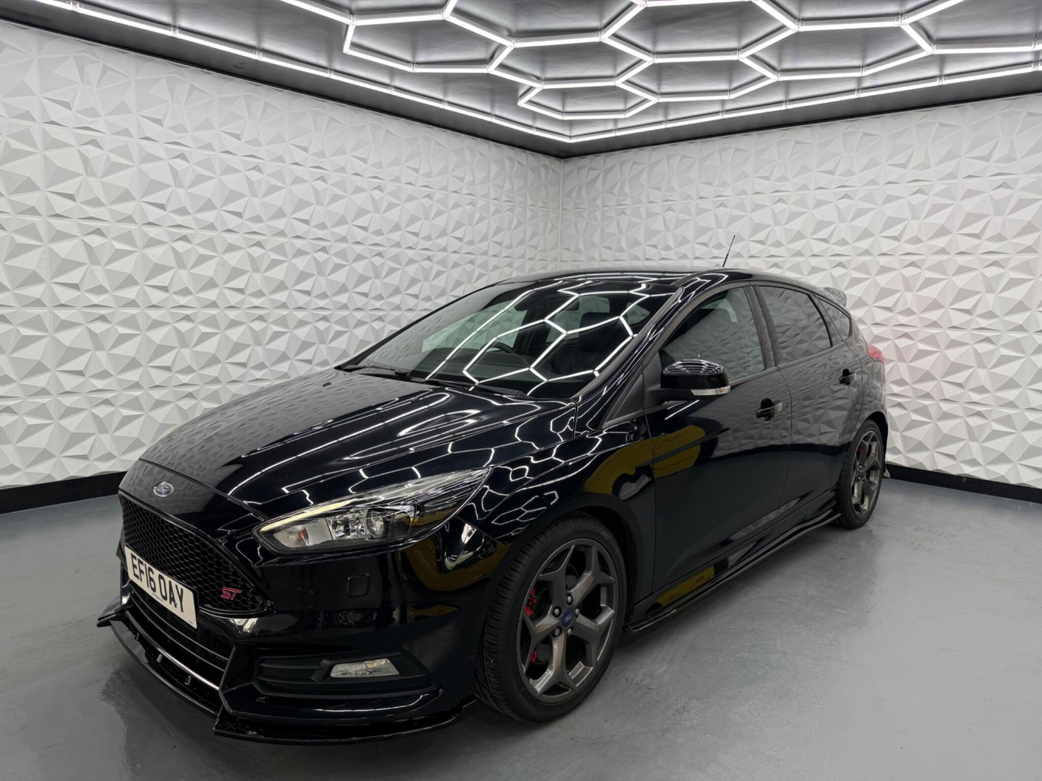Ford Focus - Image 6