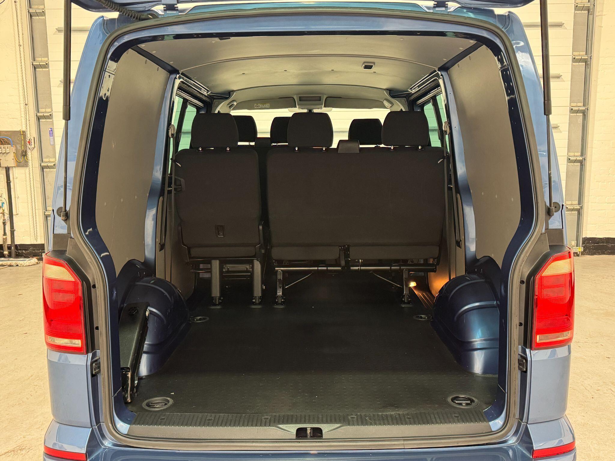 Volkswagen Transporter - Image 21