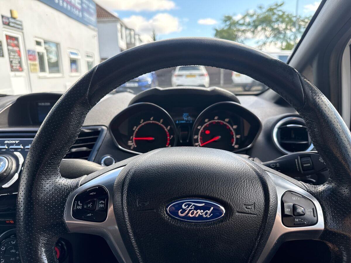 Ford Fiesta - Image 11