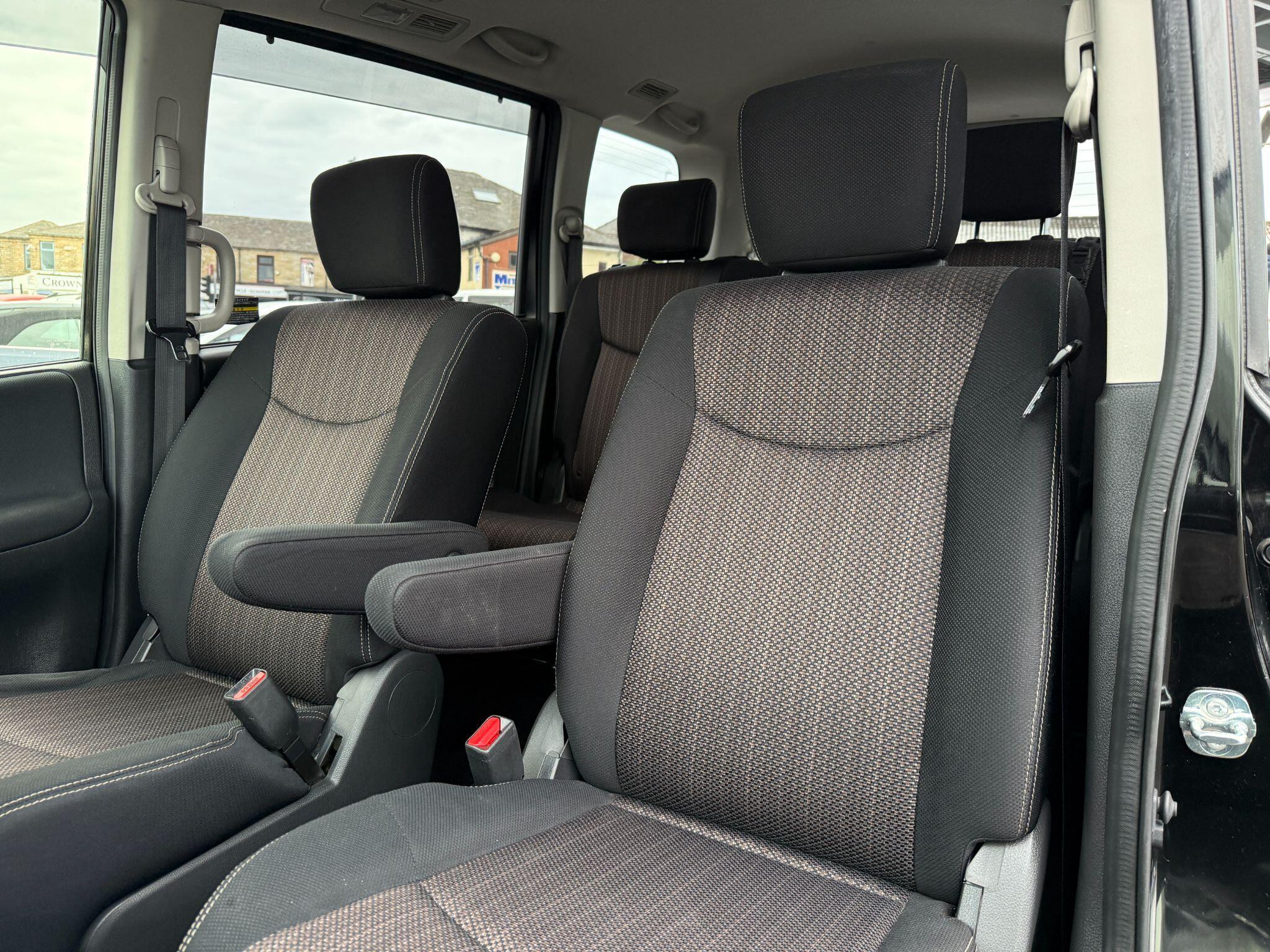 Nissan Serena - Image 27