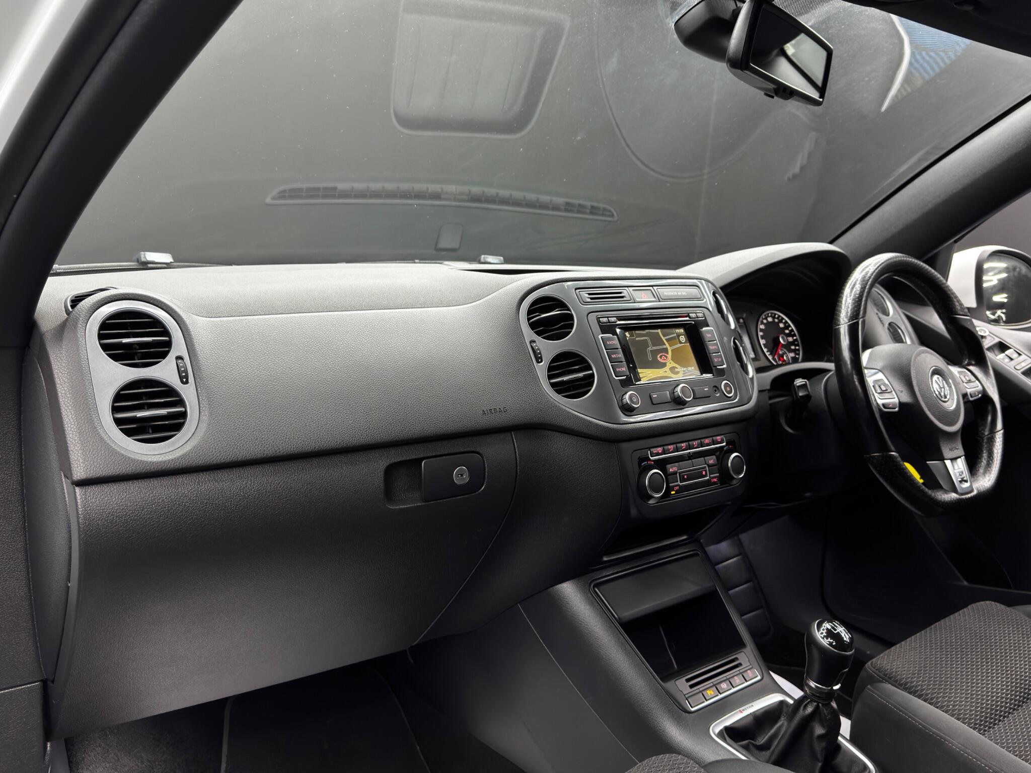 Volkswagen Tiguan - Image 11