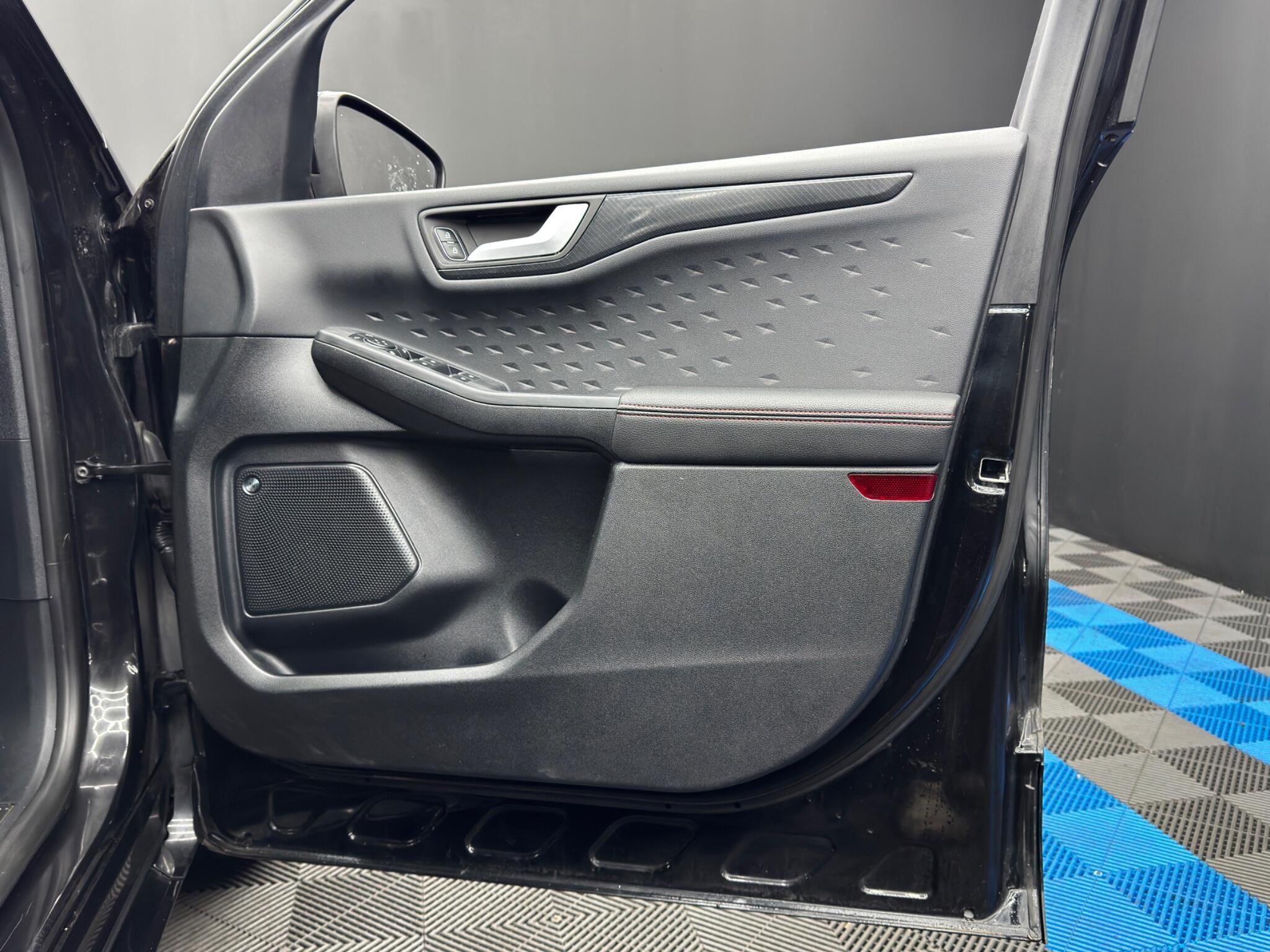 Ford Kuga - Image 39