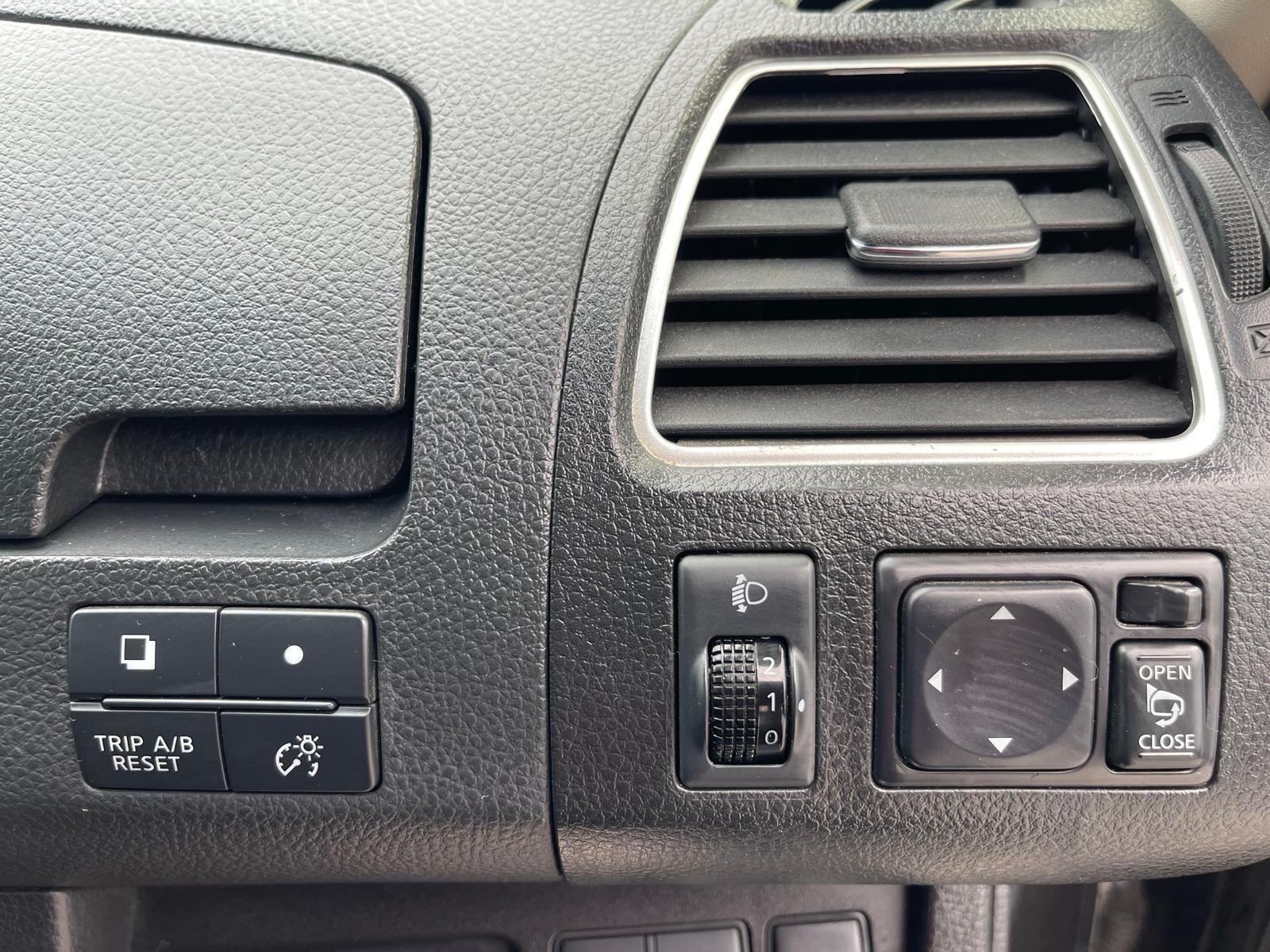 Nissan Serena - Image 30