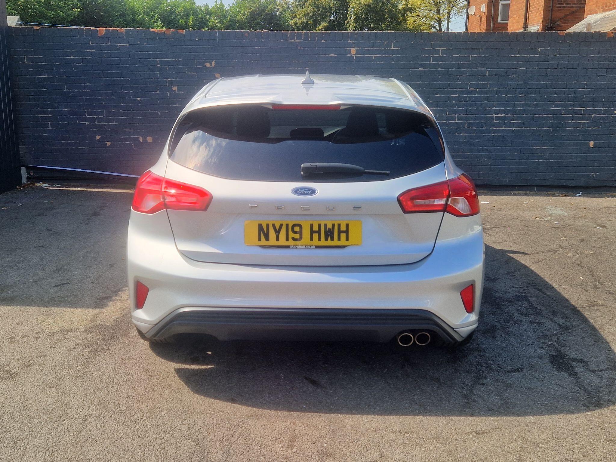 Ford Focus - Image 9