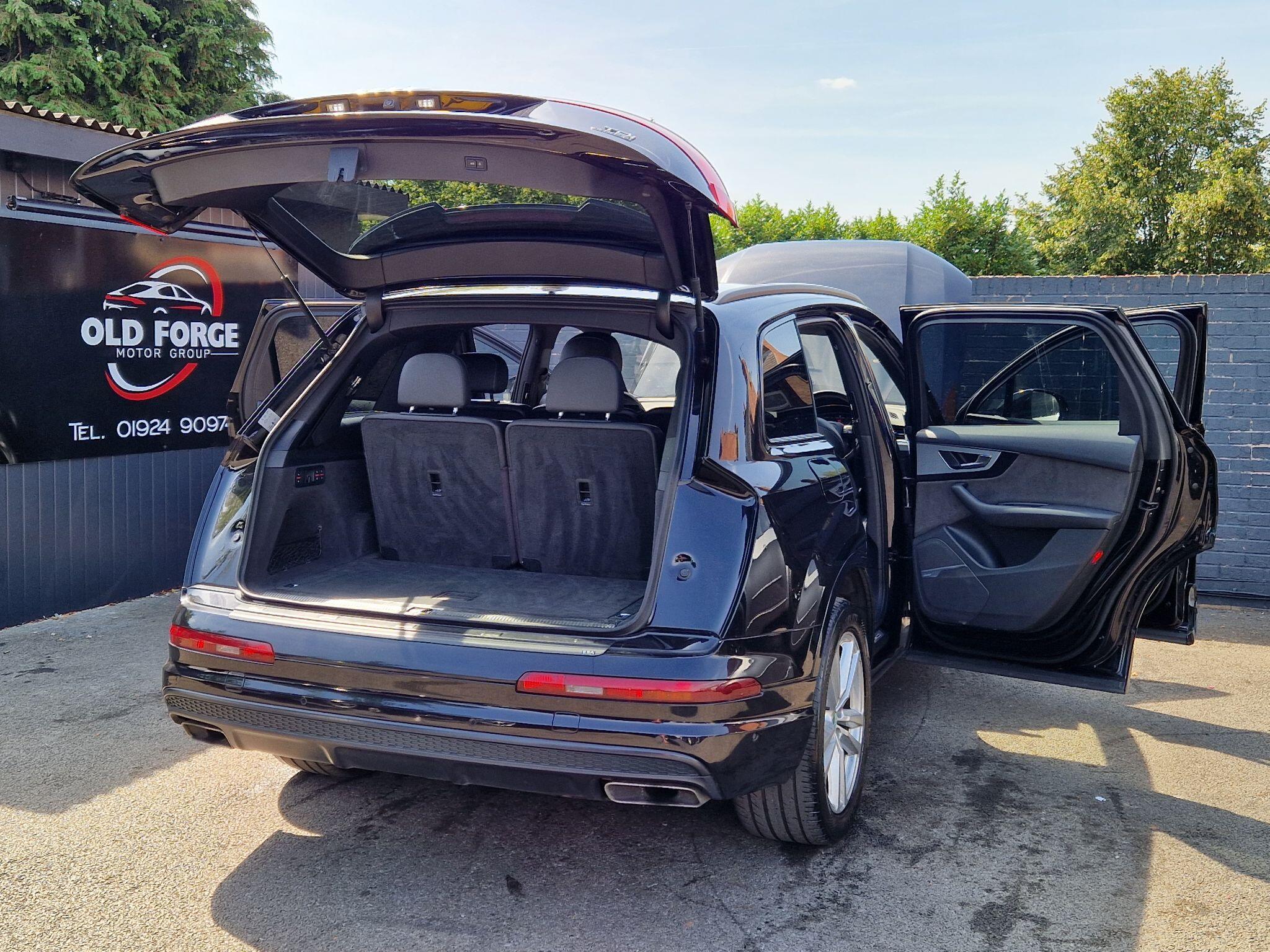 Audi Q7 - Image 8